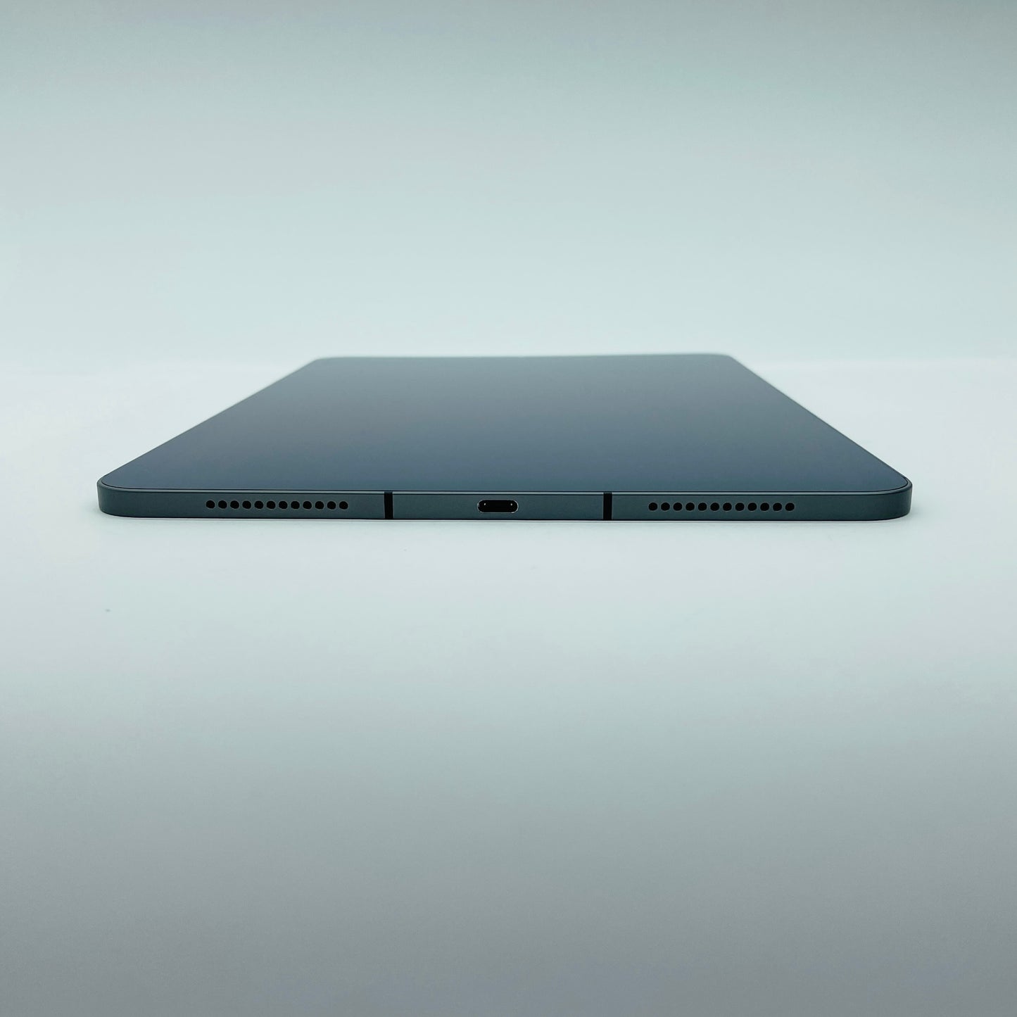 美品 Apple iPad Air 第5世代 10.9インチ 256GB MM713J/A Wi-Fi+Cellular  スペースグレイ SIMフリー【C4629-60】