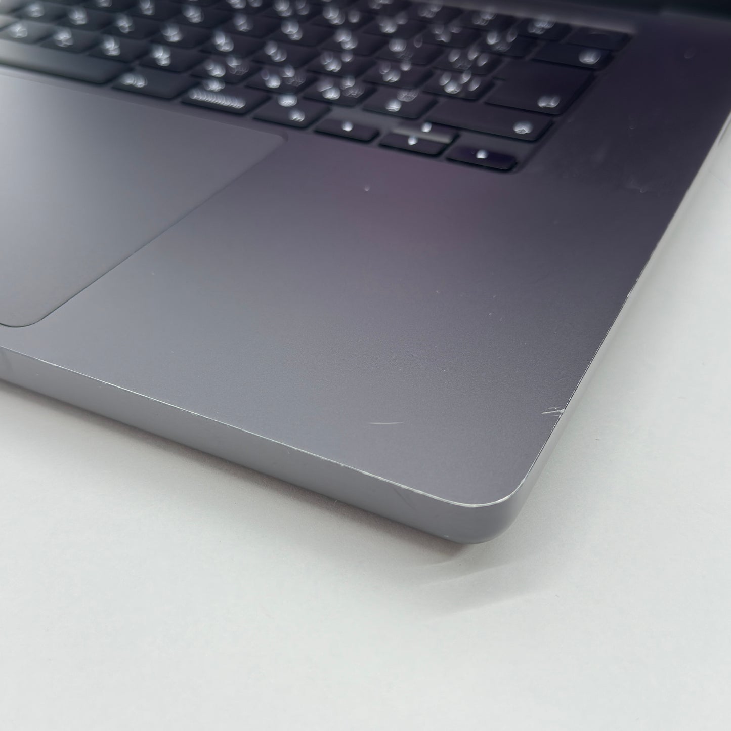 MacBook Pro Liquid Retina XDR 16インチ (Late 2023) Apple M3 Pro 12コア/18GB/SSD 512GB スペースブラック MRW13J/A バッテリー最大容量92%【C7434-100】