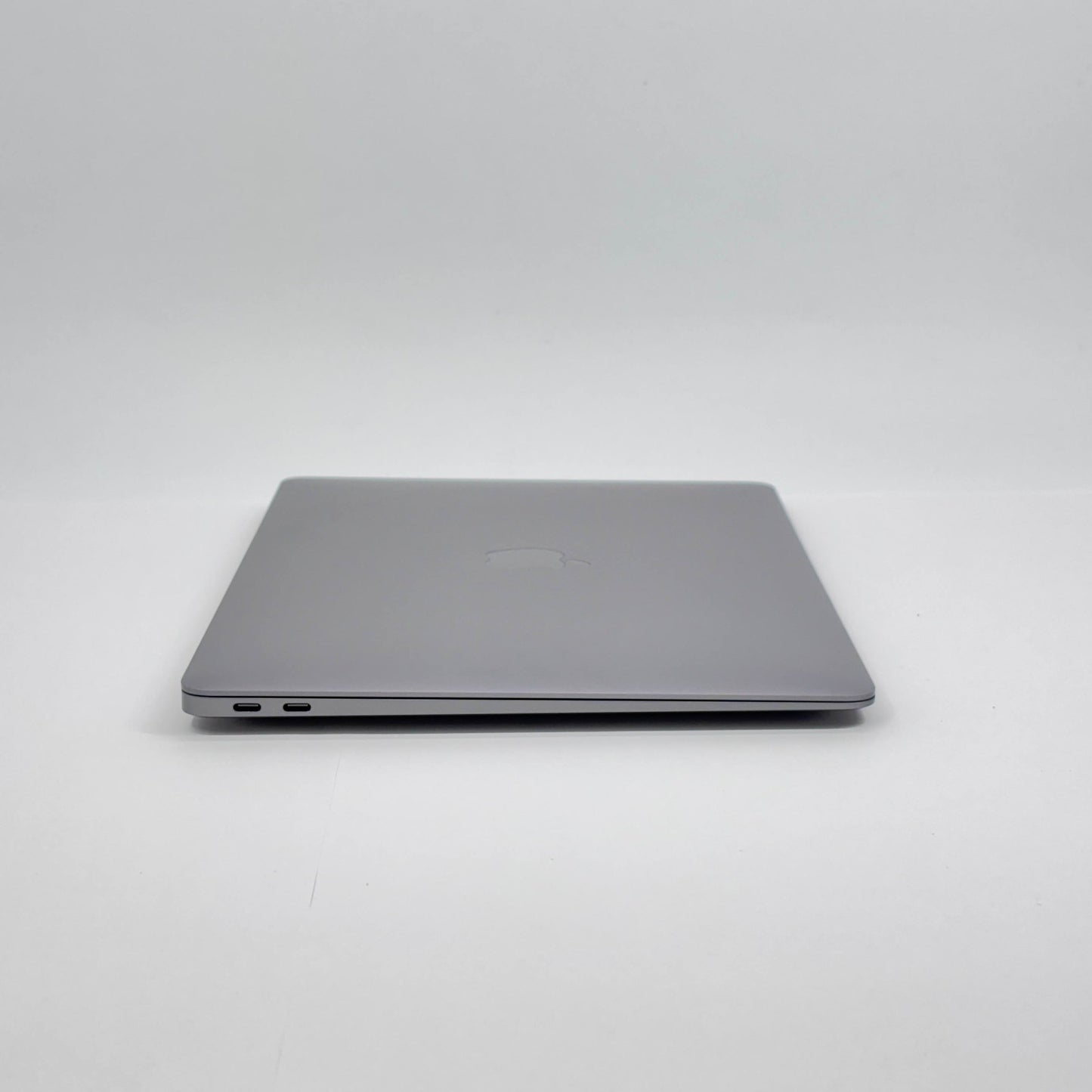 美品 MacBook Air 13インチ M1 2020 8コアCPU 7コアGPU 8GB 256GB MGN63J/A スペースグレイ バッテリー最大容量97%【C8222-80】