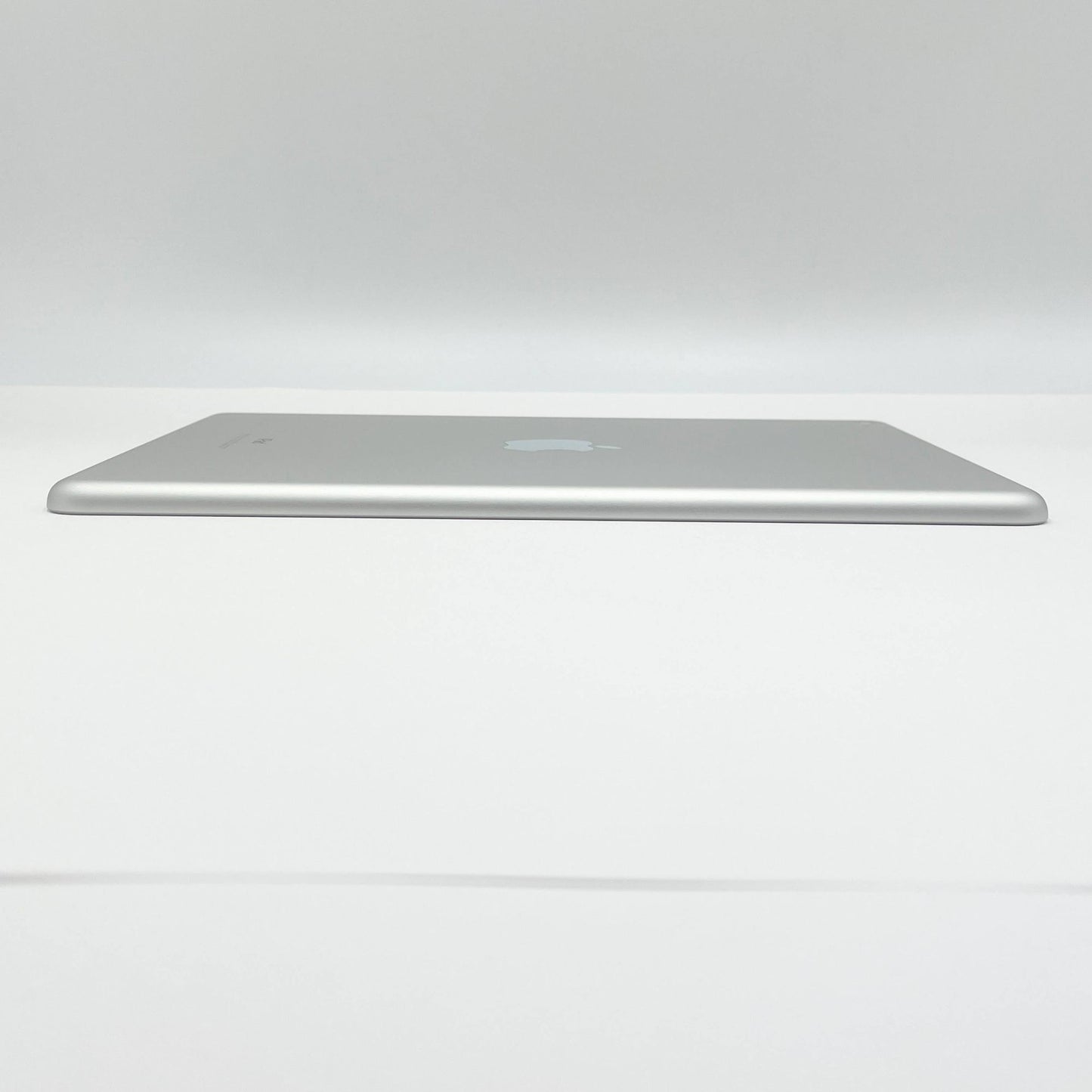 Apple iPad 第6世代 Wi-Fiモデル 128GB MR7K2J/A バッテリー最大容量93% 【C7660-60】