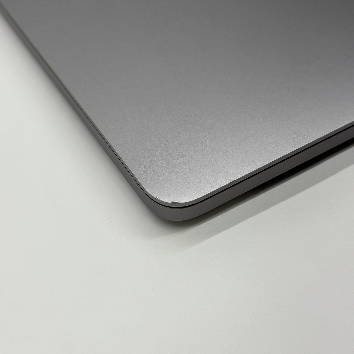 Apple MacBook Pro 2018 13インチ  i7 2.7GHz 16GB 1TB 本体のみ【C8900-80】
