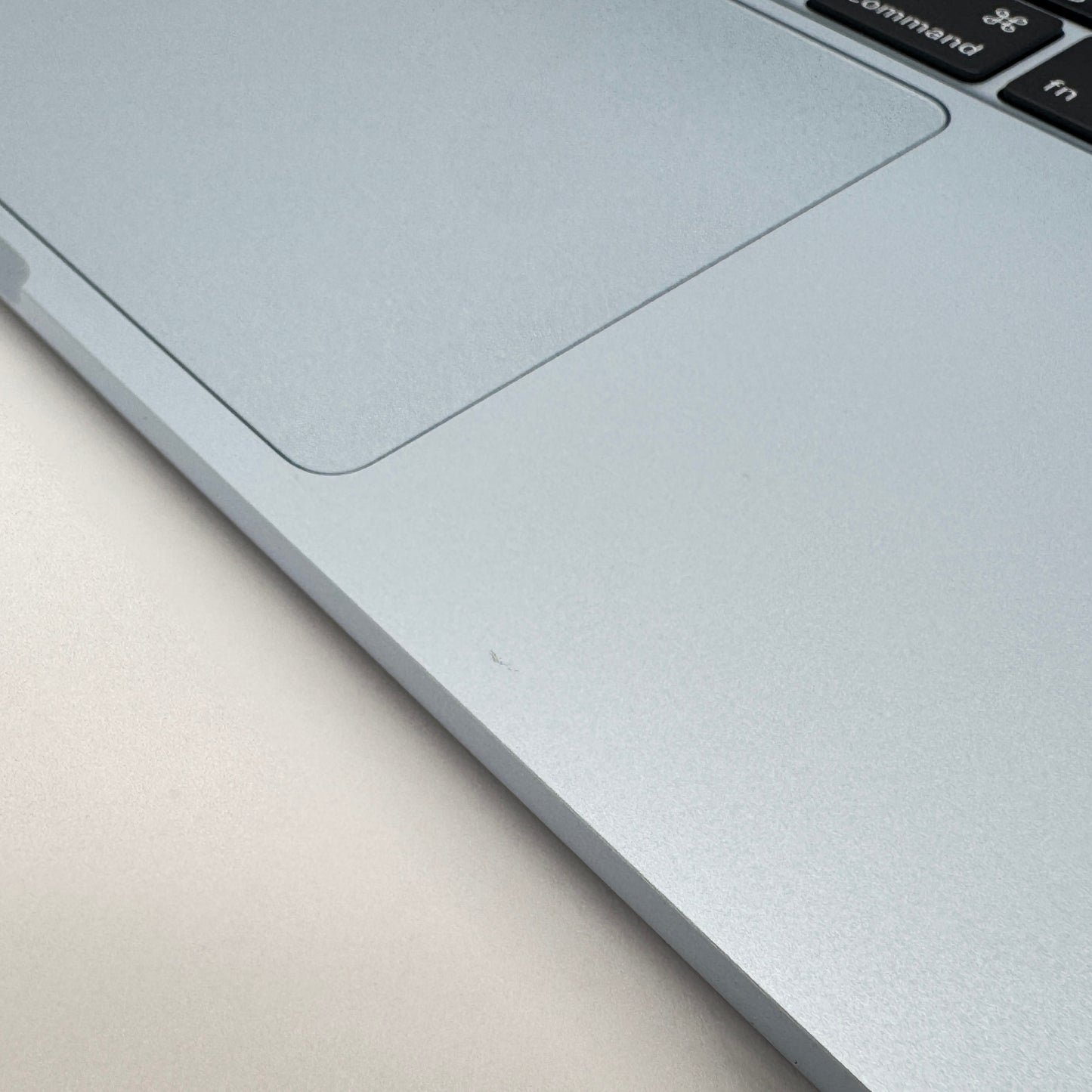美品 Apple MacBook Air 13.6インチ 2025 MC6U4J/A M4 16GB SSD512GB スカイブルー 充放電回数16回 バッテリー最大容量100%【C7141-80】