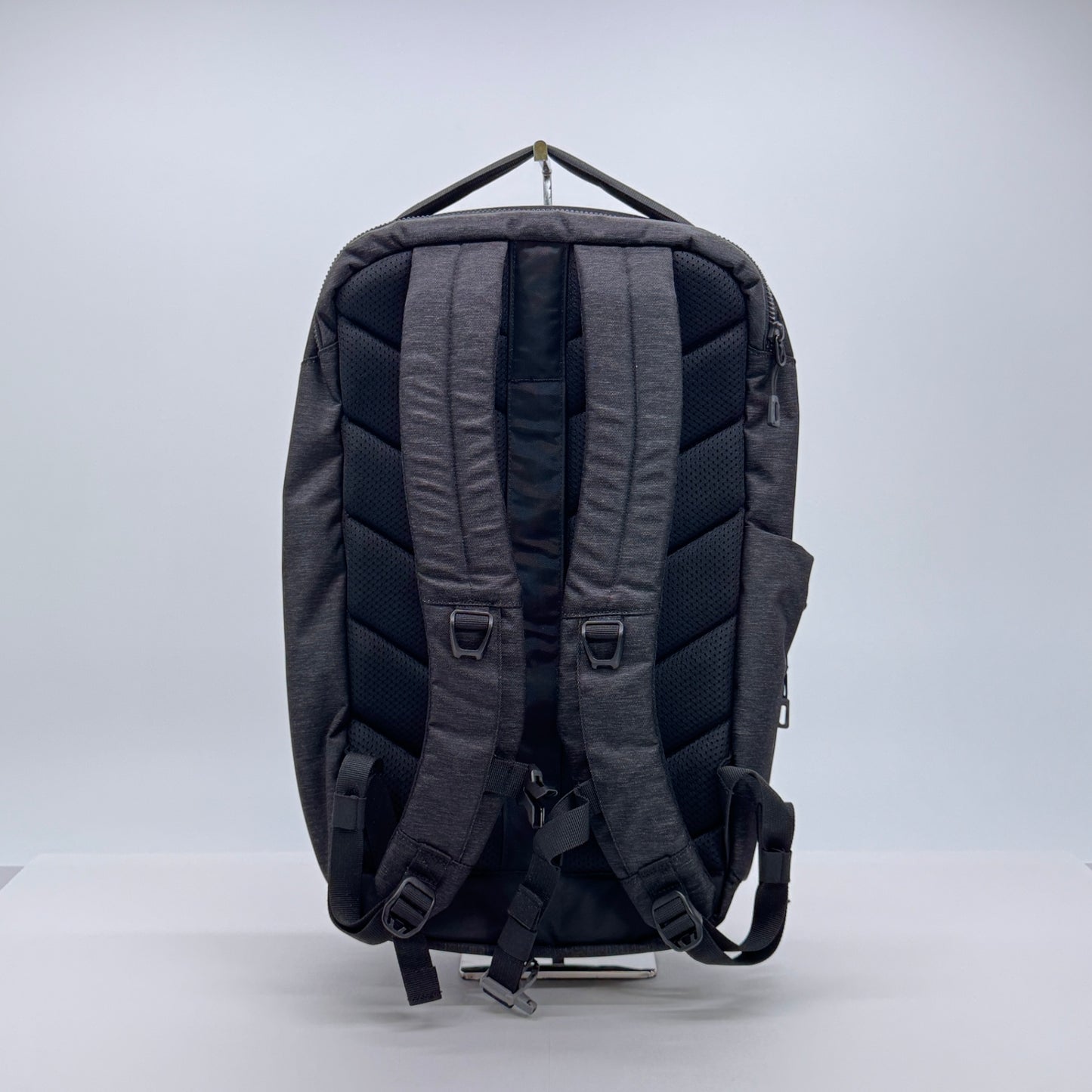 美品 MILLET ミレー EXP20+ バックパック ビジネスリュック EXP20+ 大容量【C7551】