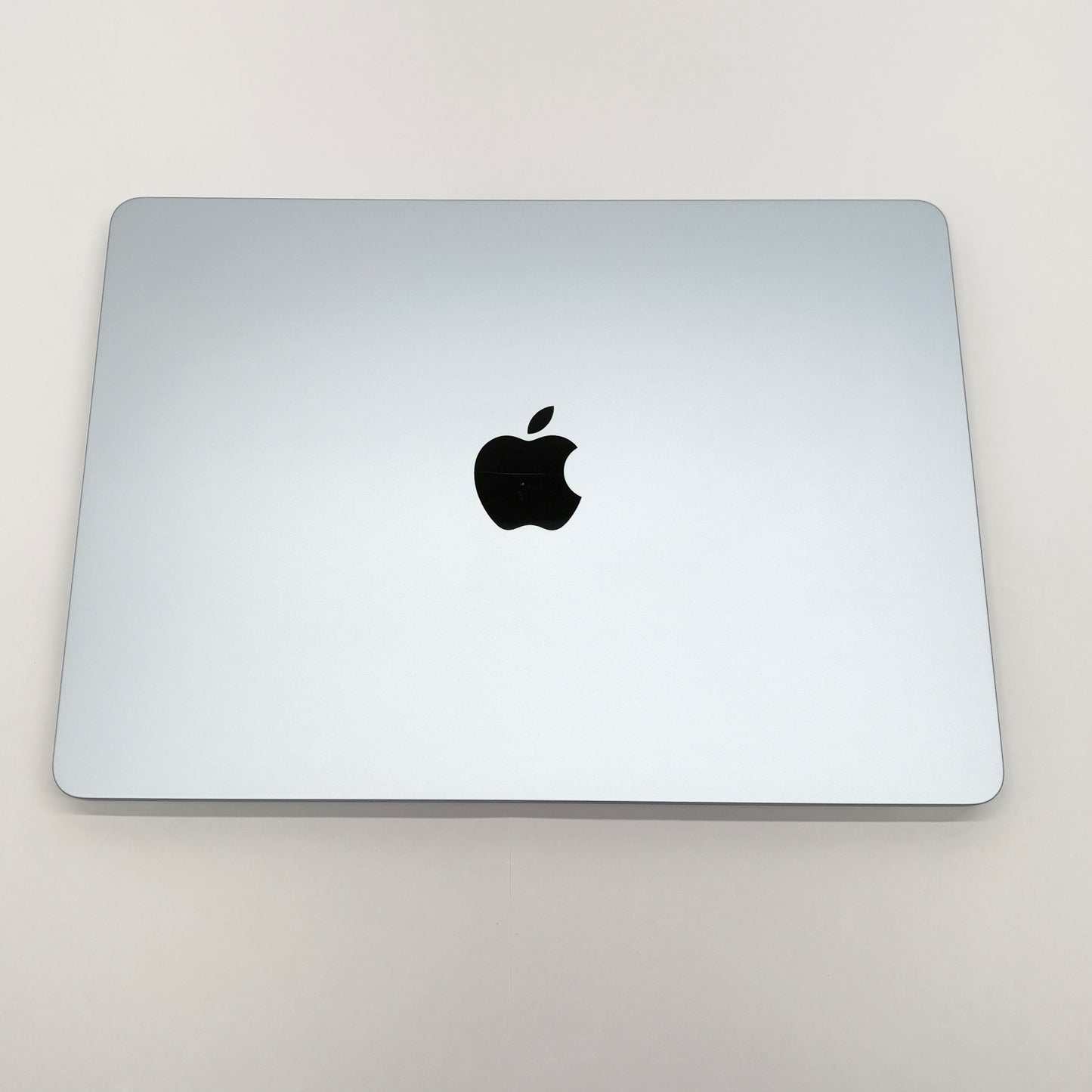 美品 Apple MacBookAir 13インチ M5 16GB 512GB バッテリー最大容量100% スカイブルー【C8380-80】