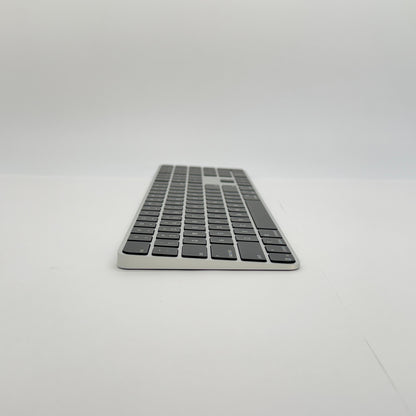 美品 Touch ID搭載 Magic Keyboard（テンキー付き）US配列 MMMR3LL/A【C6980-80】
