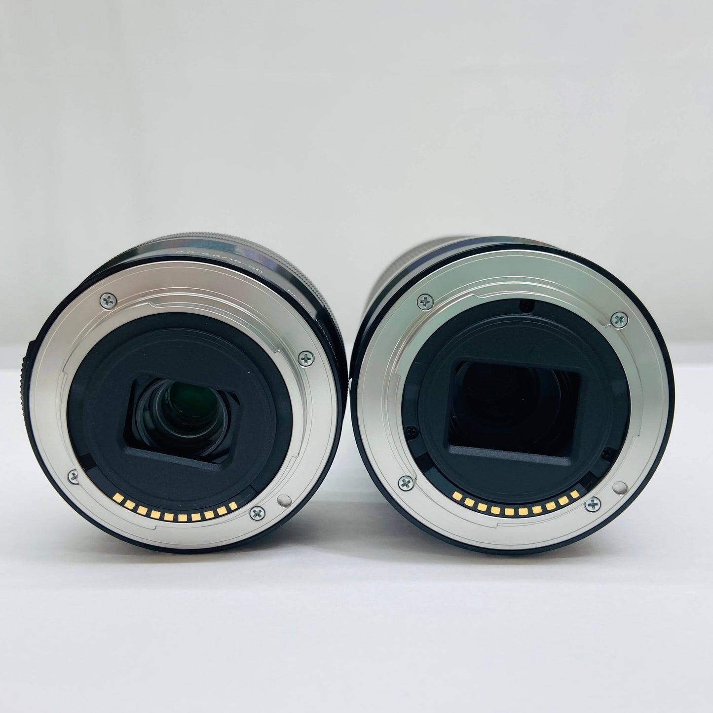 SONY VLOGCAM ZV-E10Y ダブルズームレンズキット ホワイト ミラーレス一眼　シャッター回数5,127回	C3824