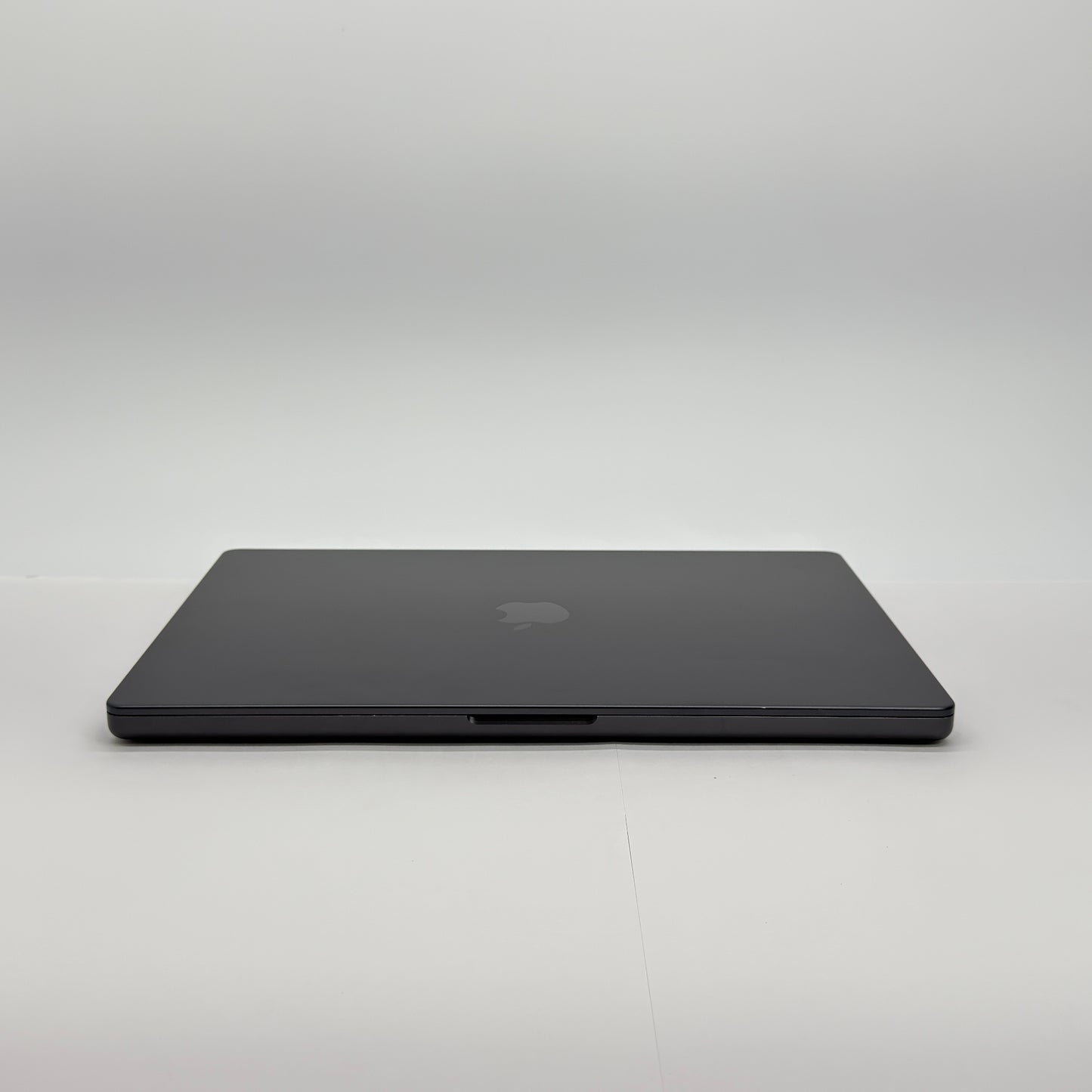 MacBook Pro Liquid Retina XDR 16インチ (Late 2023) Apple M3 Pro 12コア/18GB/SSD 512GB スペースブラック MRW13J/A バッテリー最大容量92%【C7434-100】
