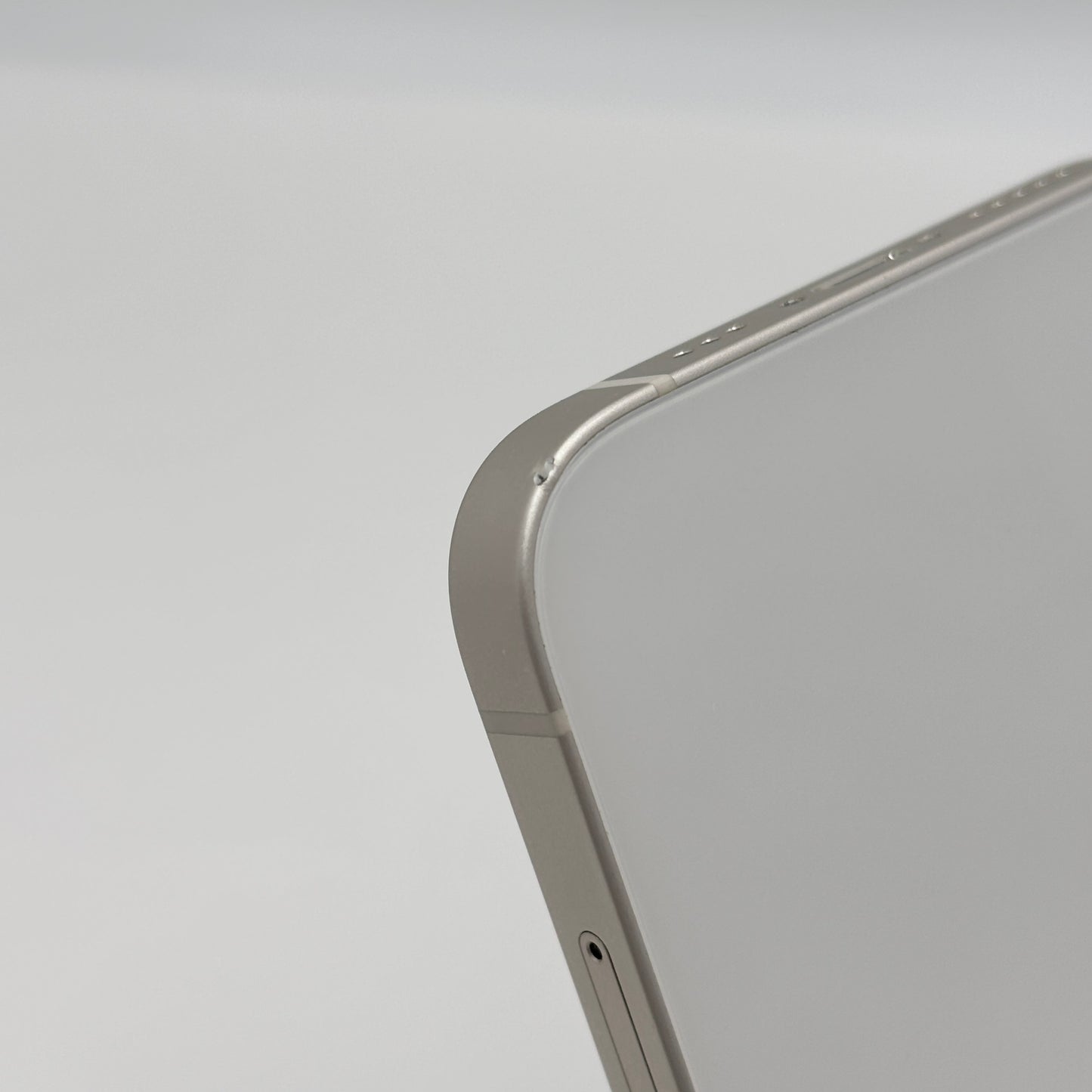 Apple iPhone 14 256GB スターライト MPW33J/A SIMフリー バッテリー最大容量84% 【C6942-C】