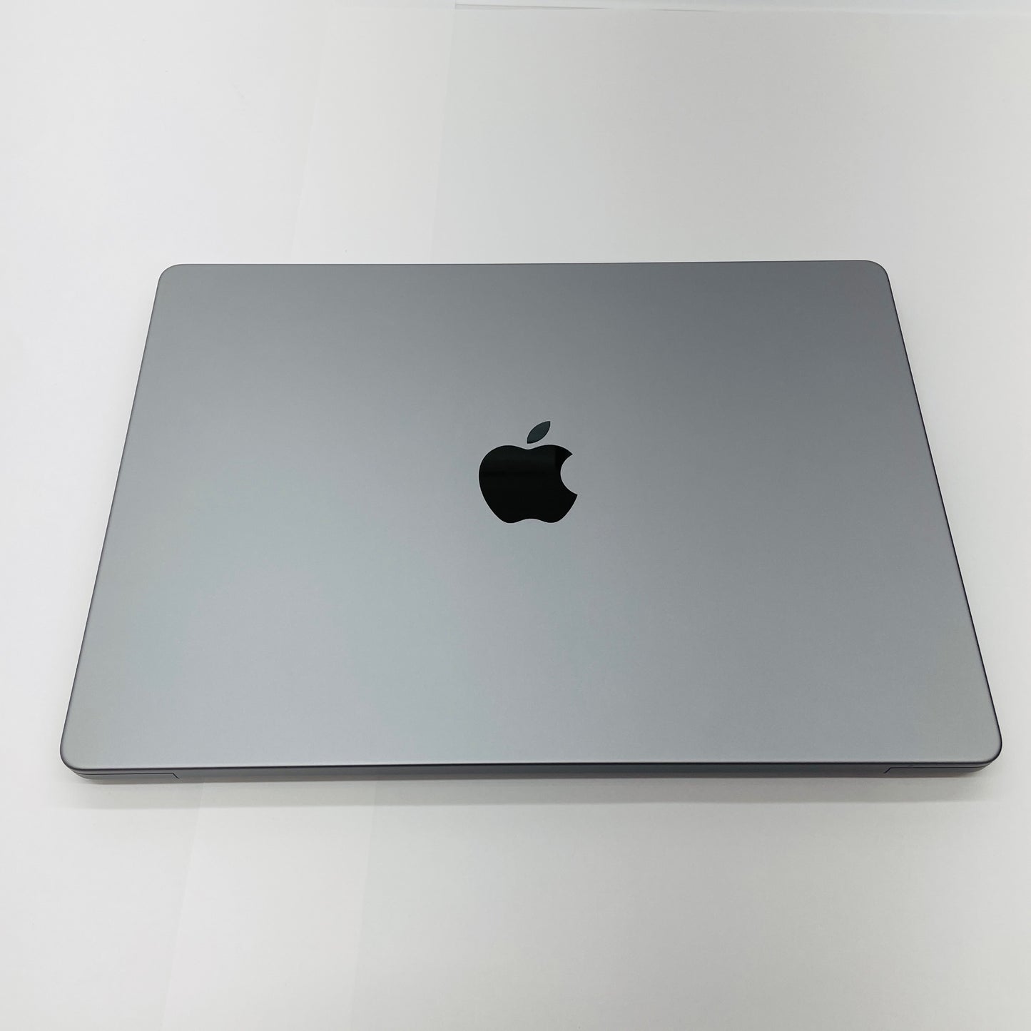 美品 Apple MacBook Pro 14インチ M3 16GB 512GB シルバー バッテリー最大容量97%【C4562-80】