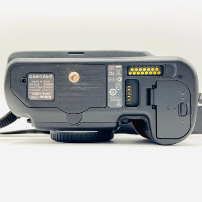 Nikon D700 ボディ　Nikon MB-D10 マルチパワーバッテリーパック付属　【C4305-80】