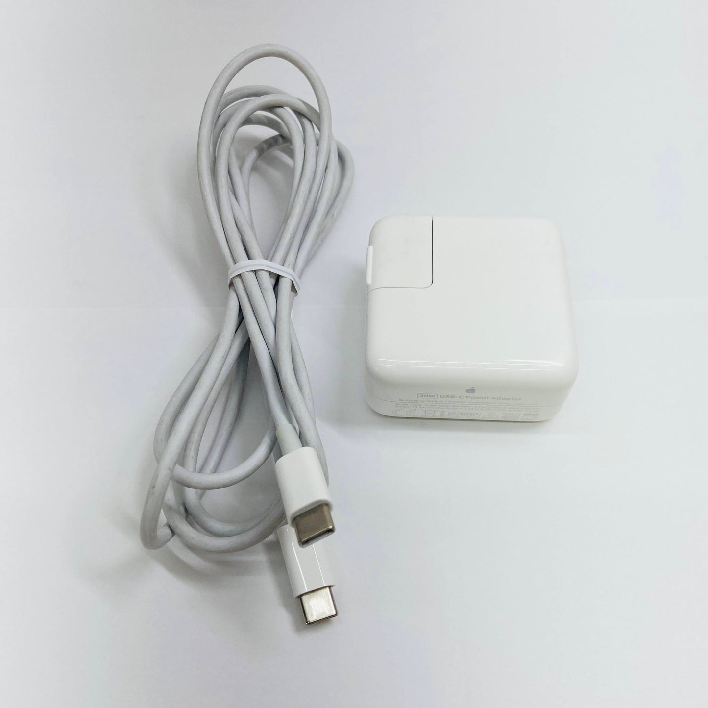 美品　Apple MacBook Air 2020 MGN93J/A Apple M1 8GB SSD256GB C3865 80サイズ発送