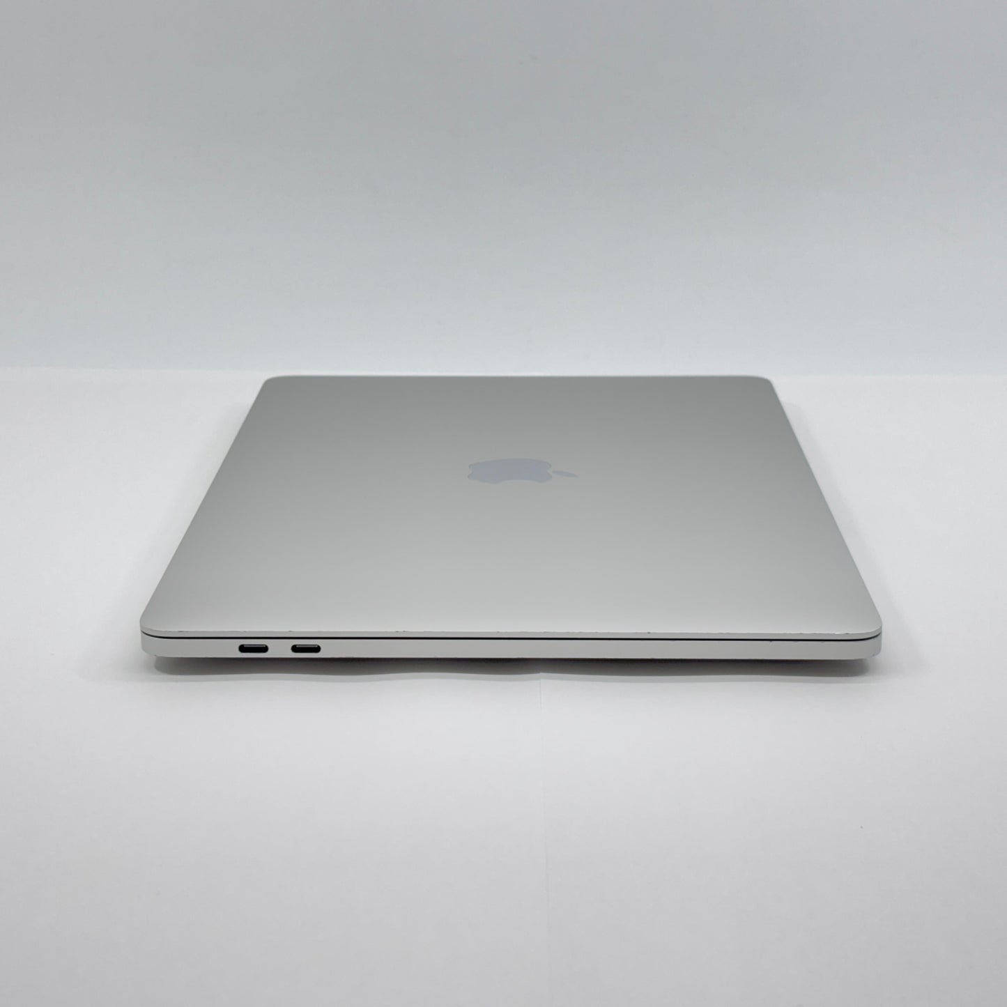 MacBook Pro 13インチ 2020 Thunderbolt 3ポートx2 シルバー MXK62J/A Core i5 8GB 256GB【C8226-80】