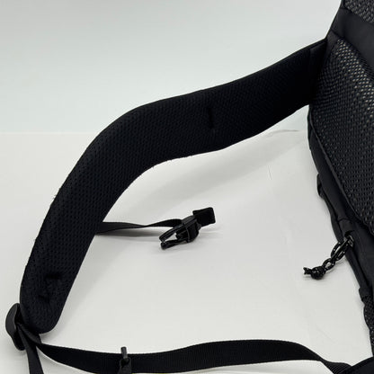 美品 Columbia コロンビア パナシーア 33L バックパック - 通勤・通学から旅行まで使える軽量・大容量の万能リュック【C8026】