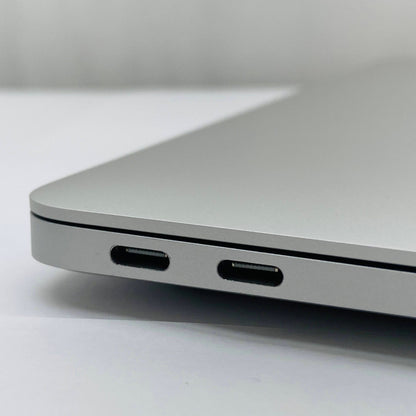 美品　Apple MacBook Air 2020 MGN93J/A Apple M1 8GB SSD256GB C3865 80サイズ発送