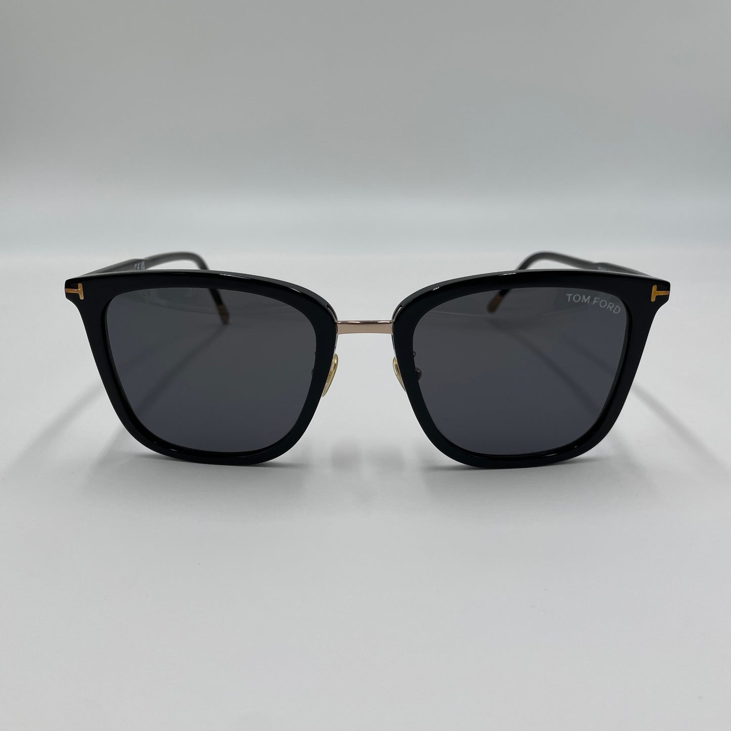 美品 未使用 TOM FORDトムフォード サングラス　TF949-D/01A 【C5049-60】