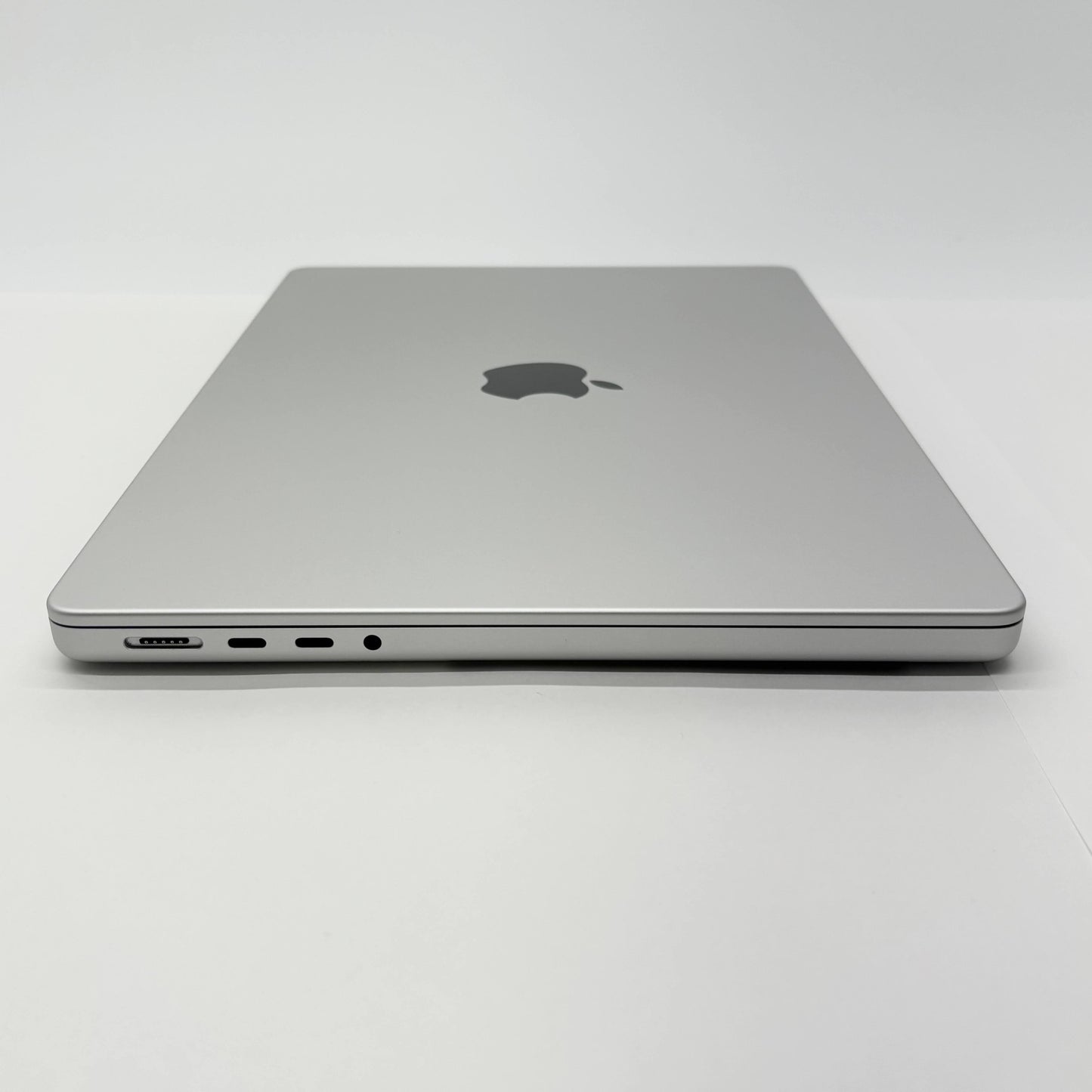 美品 バッテリー最大容量100% Apple MacBook Pro 14インチ MW2W3J/A M4 10C CPU 16GB SSD 512GB【C7742-80】