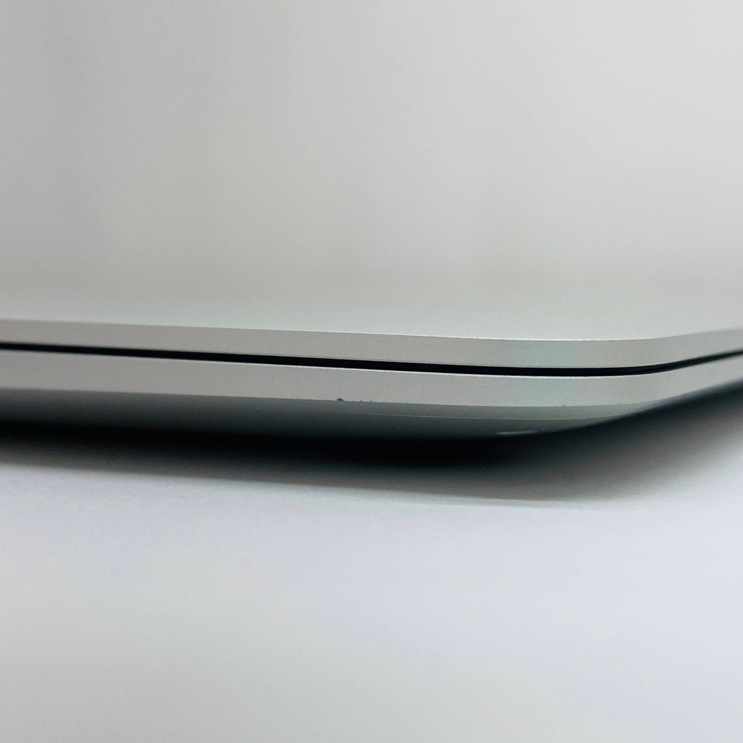 美品　Apple MacBook Air 2020 MGN93J/A Apple M1 8GB SSD256GB C3865 80サイズ発送