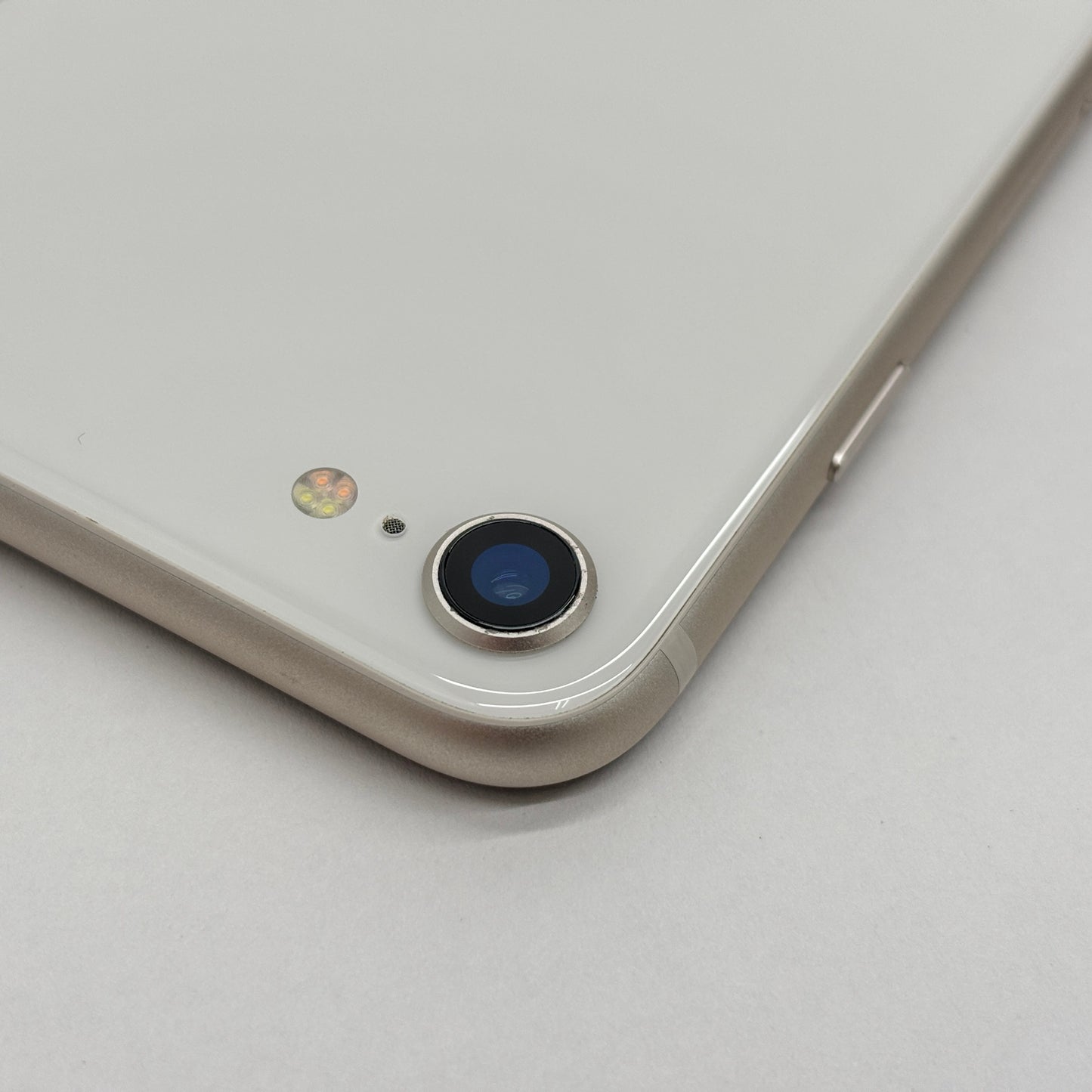 Apple iPhone SE 第3世代 MMYD3J/A A2782 64GB スターライト SIMフリー【C8550-C】