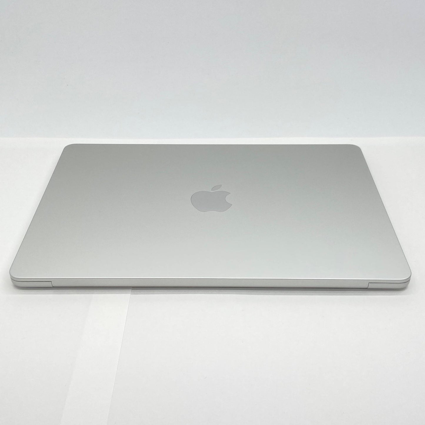 美品 MacBook Air 13インチ (Early 2025) Apple M4 10コア/16GB/SSD 256GB シルバー MW0W3J/A 【C6233−80】