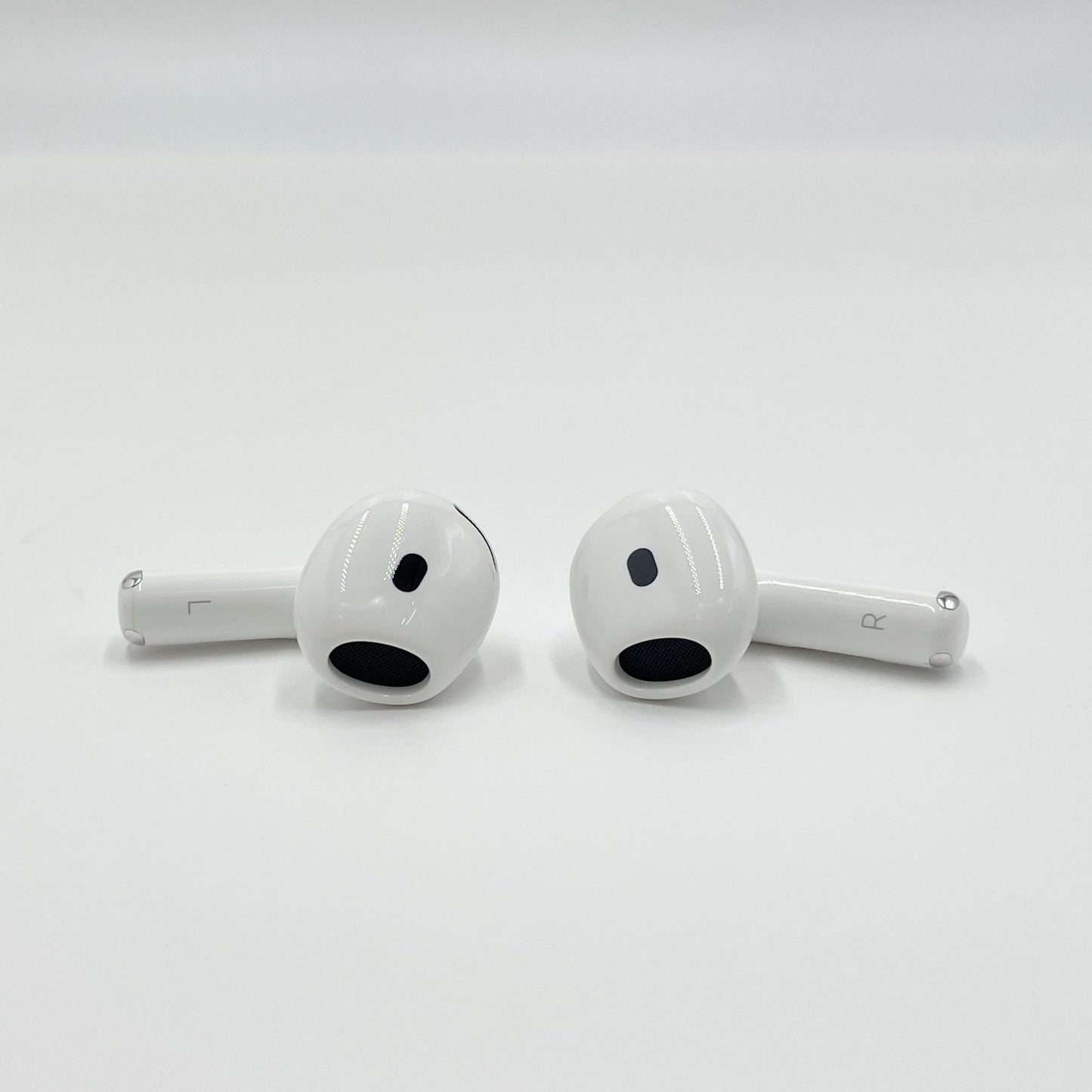 Airpods 第4世代 アクティブノイズキャンセリング搭載モデル MXP93J/A ホワイト　タイプCケーブル付属【C6782-N】