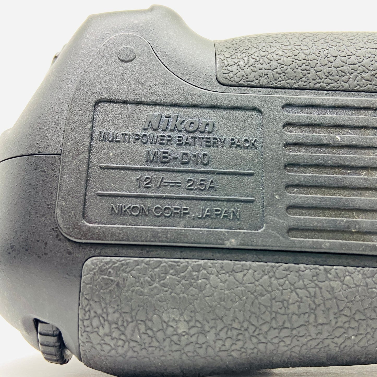 Nikon D700 ボディ　Nikon MB-D10 マルチパワーバッテリーパック付属　【C4305-80】