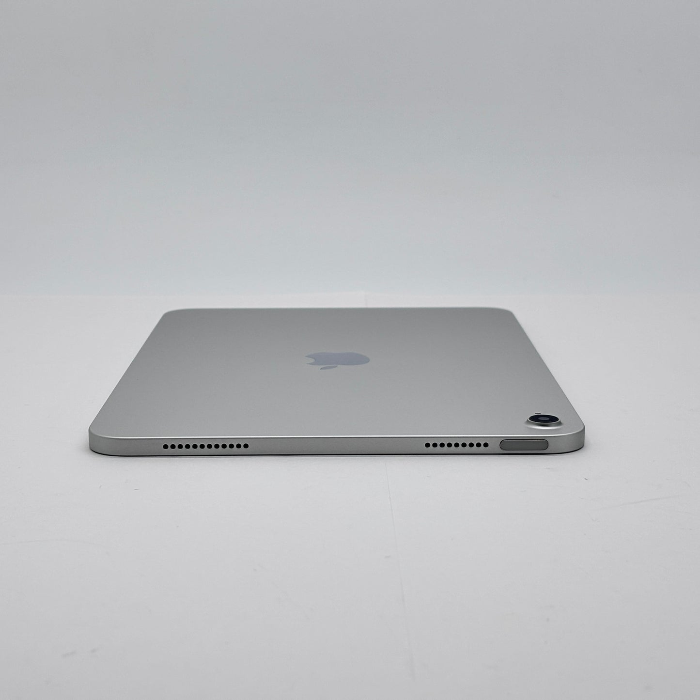 美品 Apple iPad A16 11型 Wi-Fiモデル 128GB MD3Y4J/A シルバー【C8339-60】