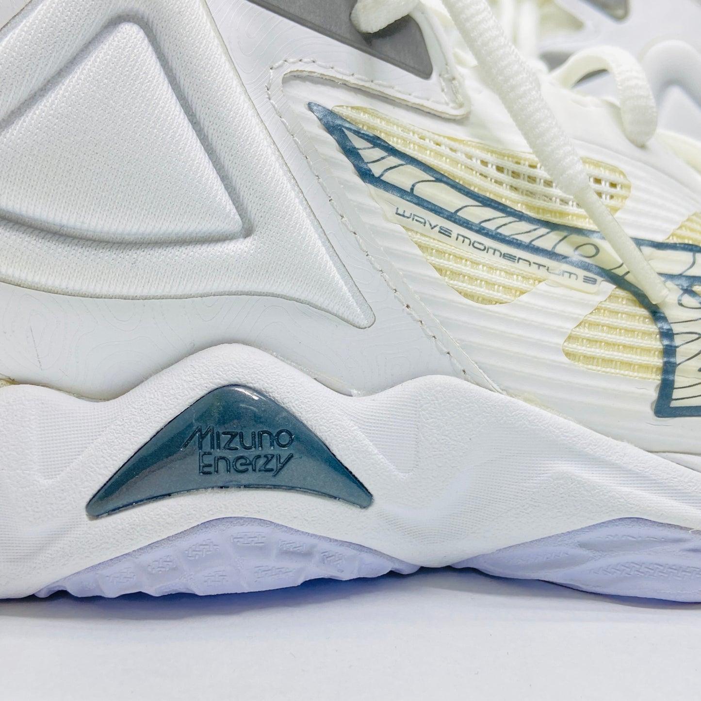 MIZUNO WAVE MOMENTUM 3 MID 25cm【C4094-80】