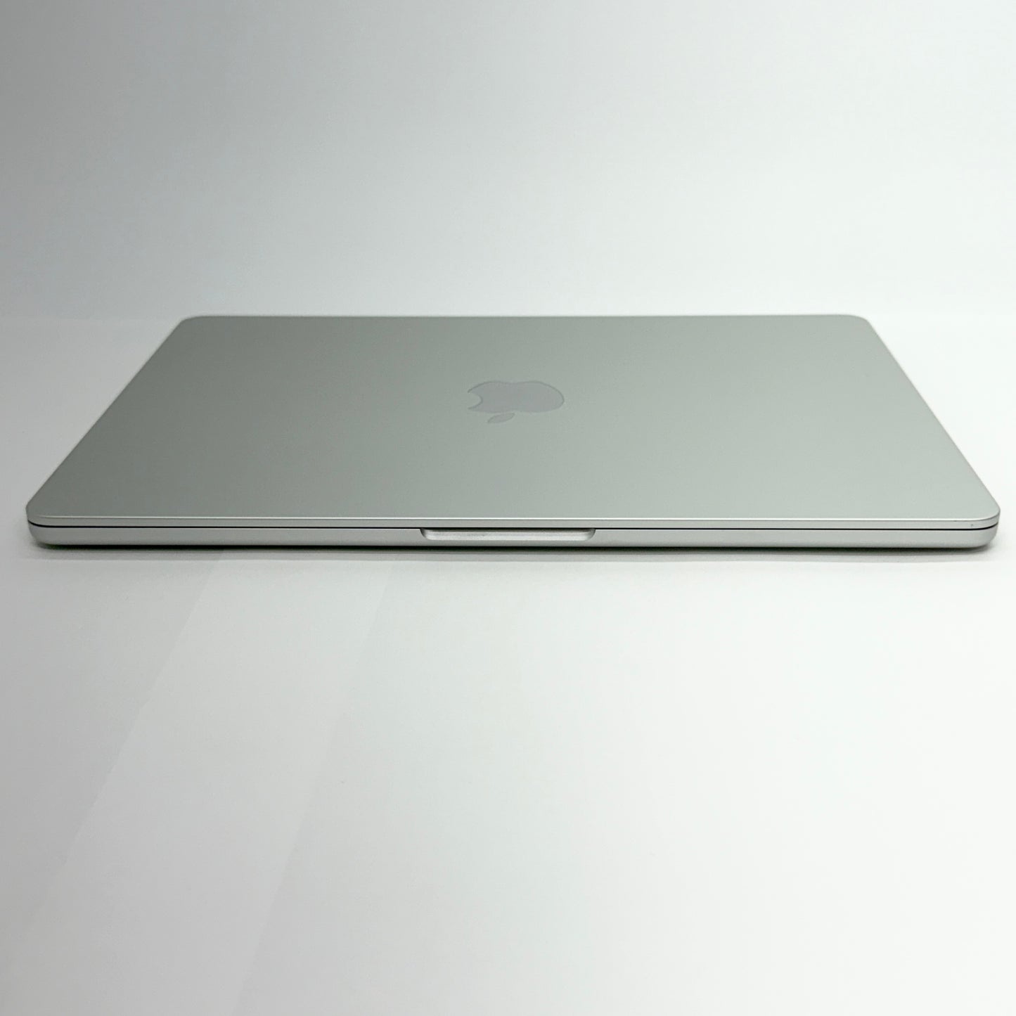 美品 Apple MacBook Air 13インチ 2022 M2 8GB 256GB シルバー MLXY3J/A バッテリー最大容量100%【C5221-80】