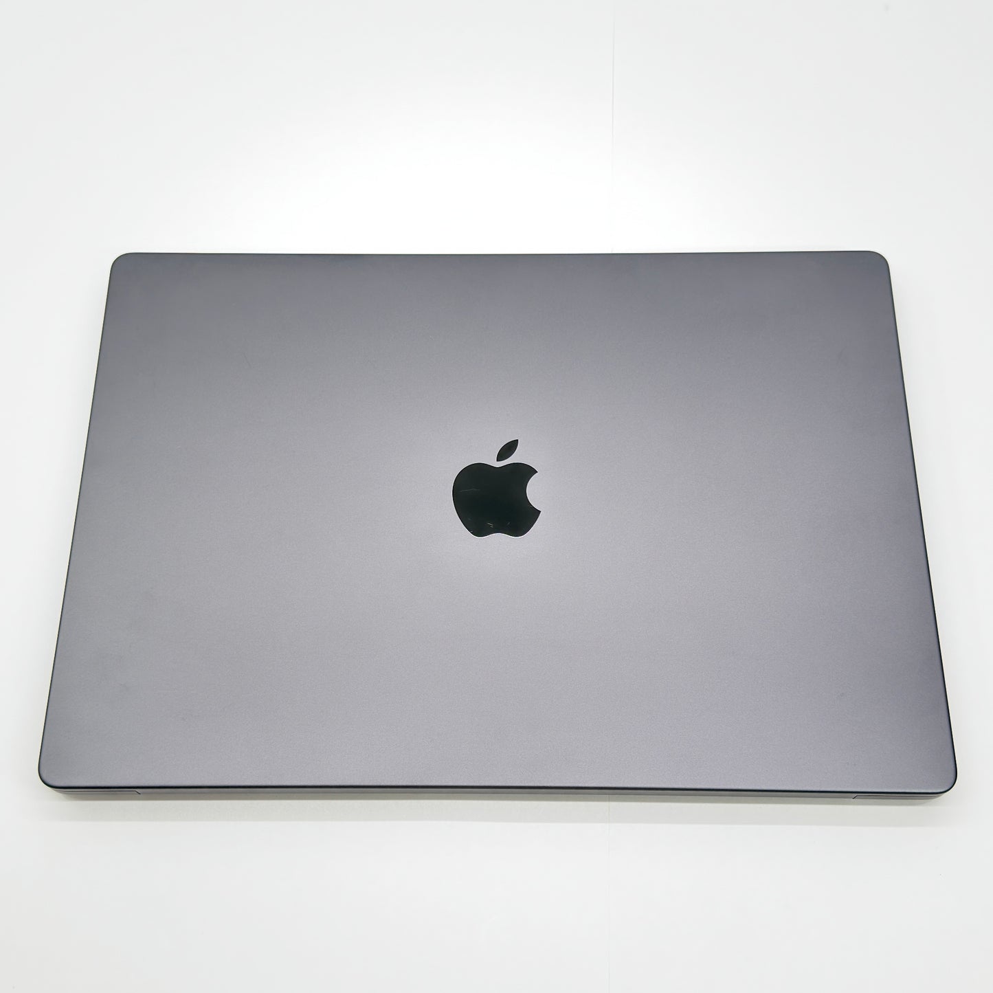 MacBook Pro Liquid Retina XDR 16インチ (Late 2023) Apple M3 Pro 12コア/18GB/SSD 512GB スペースブラック MRW13J/A バッテリー最大容量92%【C7434-100】