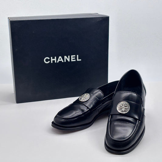 CHANEL G31961 ローファー ブラック 38.5 (24.5cm相当)クローバーマーク付き【C8472-100】