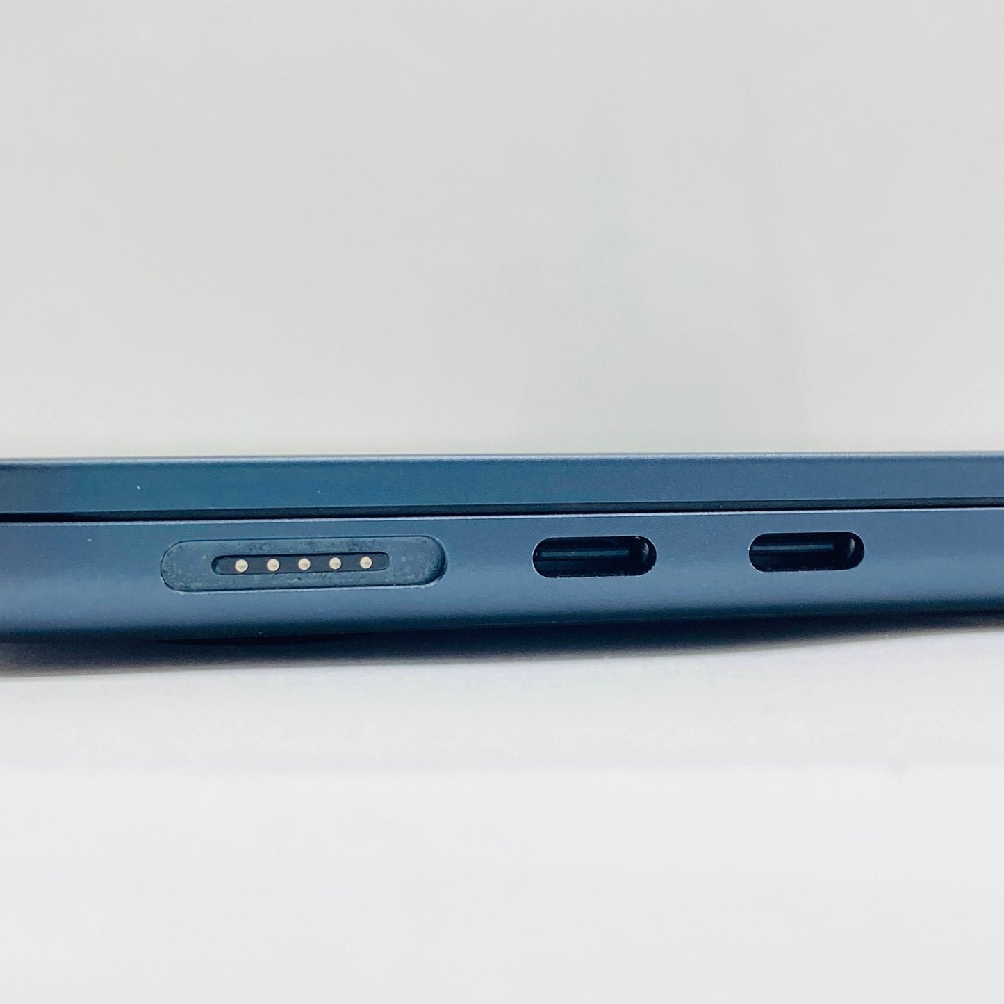 バッテリー最大容量100% Apple MacBook Air M2 2022 MLY33J/A 8GB SSD 256GB 付属品完備 C3869	80サイズ発送