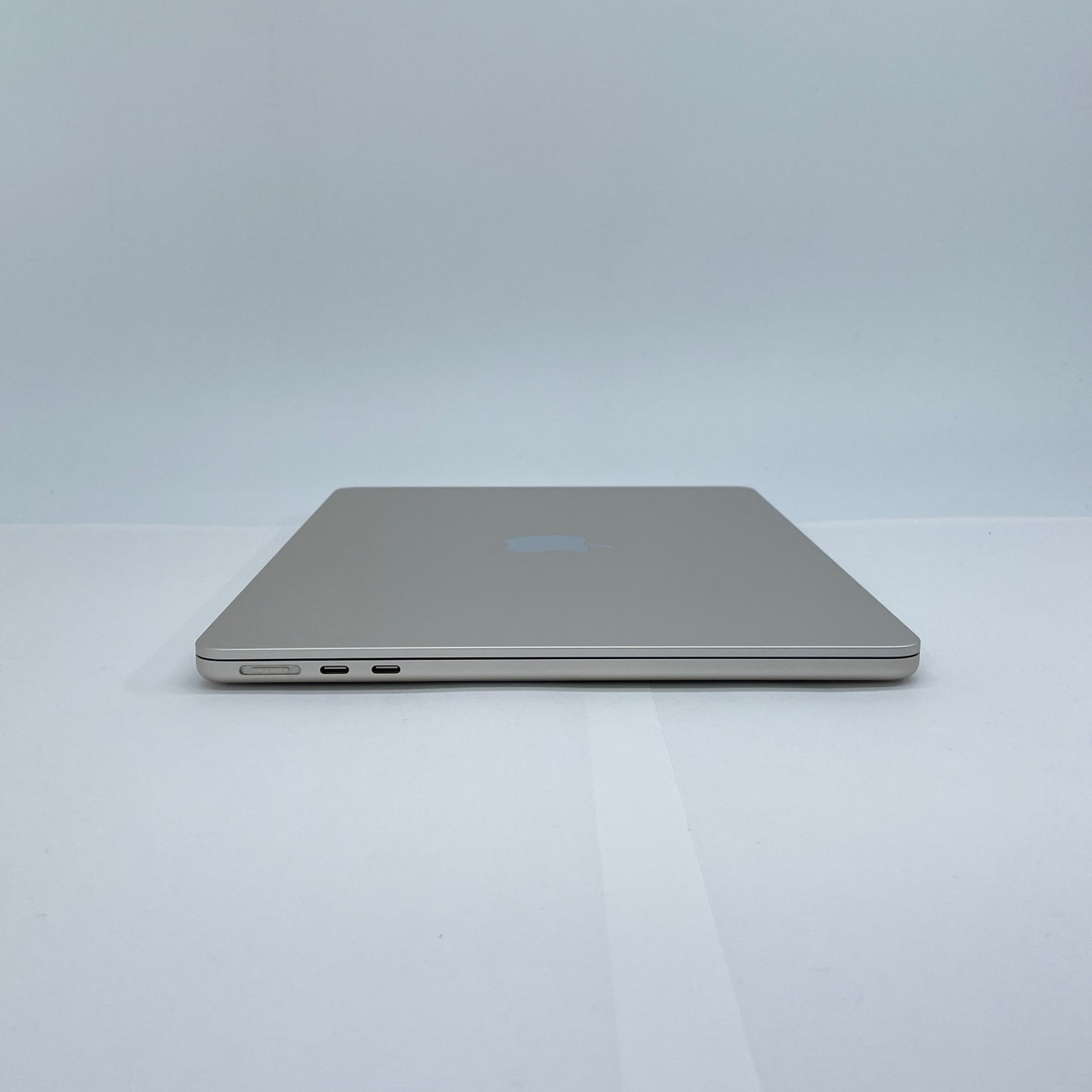 MacBook Air 13.6-inch M2 2022 8コアCPU 8コアGPU 8GB 256GB MLY13J/A バッテリー最大容量90% スターライト 付属品完備【C6525-80】