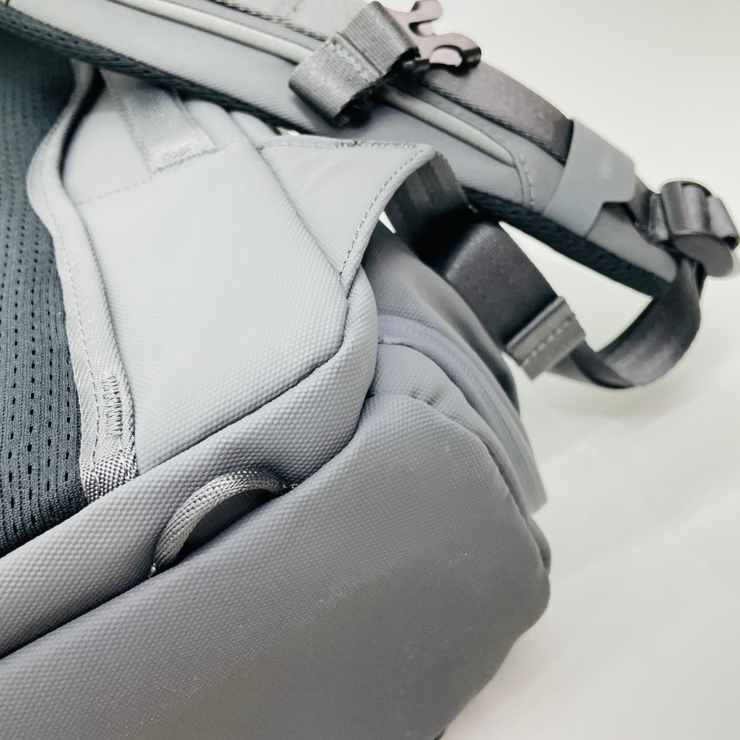 Ulanzi BP04 ハードシェルカメラバックパック【C4358】