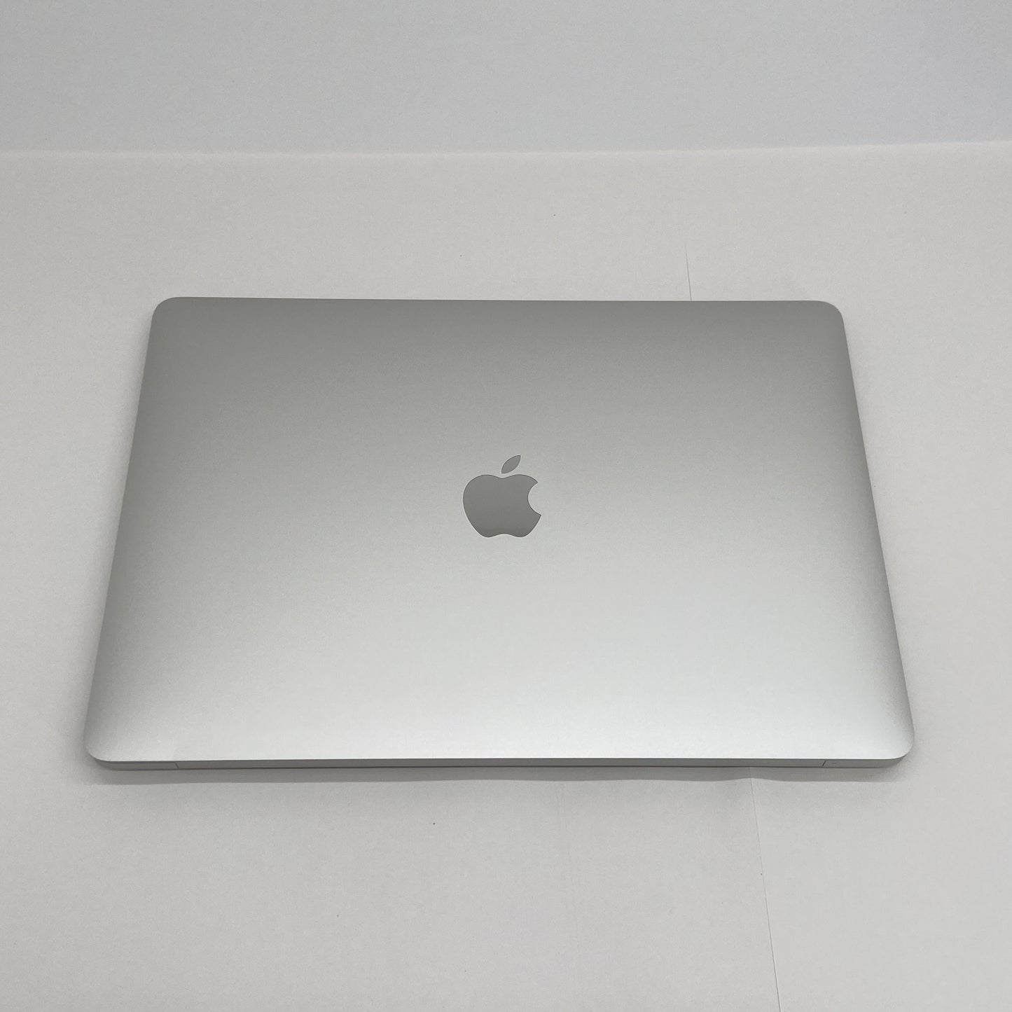 MacBook Air 2020 M1 8GB 256GB MGN93J/A シルバー バッテリー最大容量95%  【C6428-80】