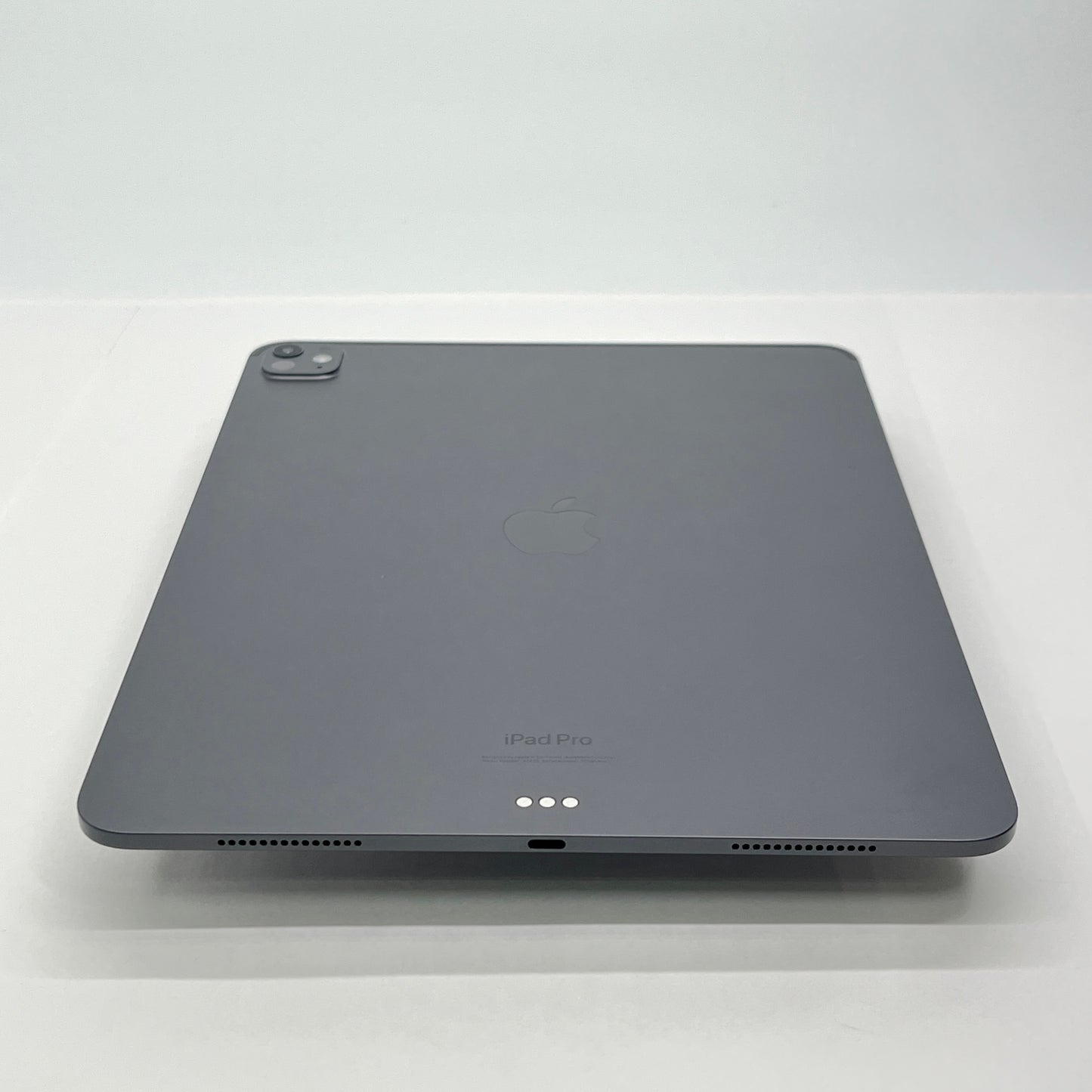 美品 iPad Pro M4 13インチ MVX23J/A 256GB Wi-Fiモデル バッテリー最大容量100％ 充放電回数18回【C6381-80】