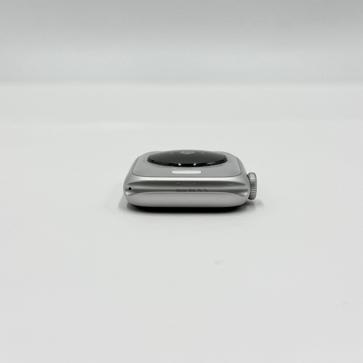 美品 Apple Watch SE 第2世代 GPSモデル 40mm MNJV3J/A バッテリー最大容量86%【C8879-60】