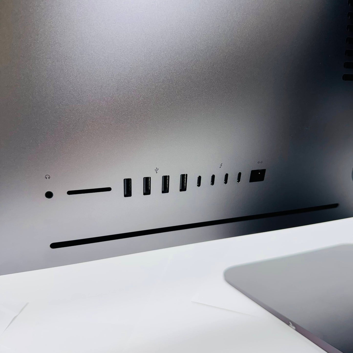 Apple iMac Pro 2017 Xeon W 8コア 32GB 1TB Radeon Pro Vega 56 8GB C3897 160サイズ発送