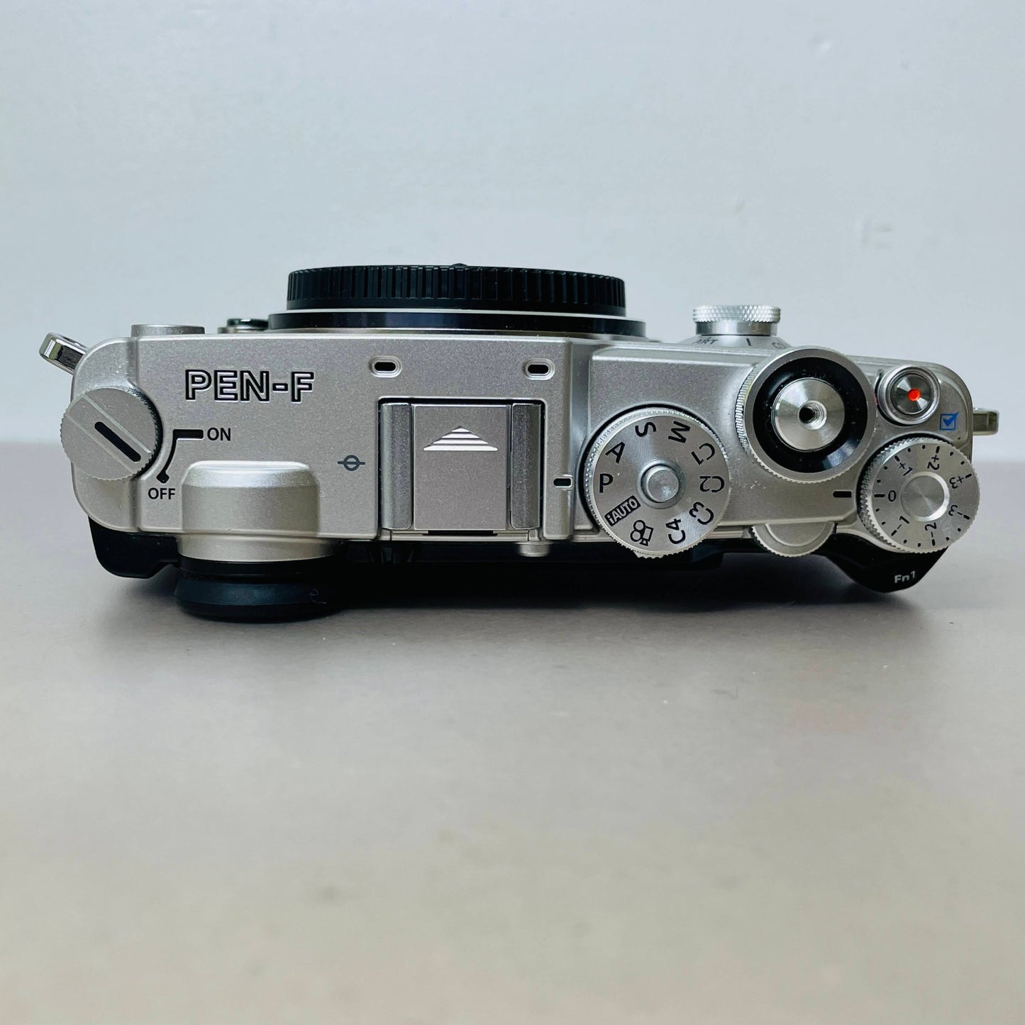 美品 オリンパス OLYMPUS PEN-F ボディ Body SLV ミラーレス一眼 【C3548-60】