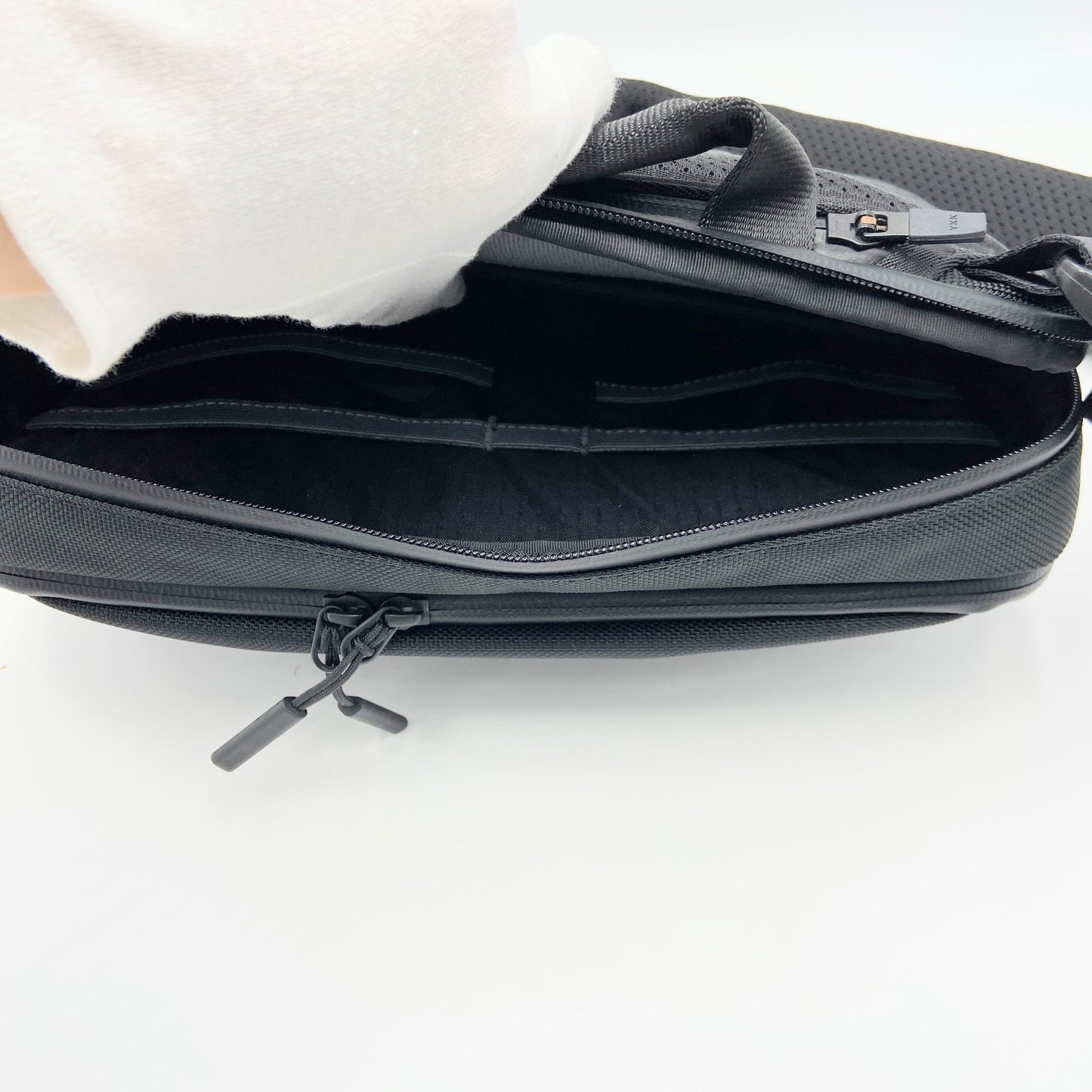 美品 THE TOKYO TECHPACK SLING【C5718】
