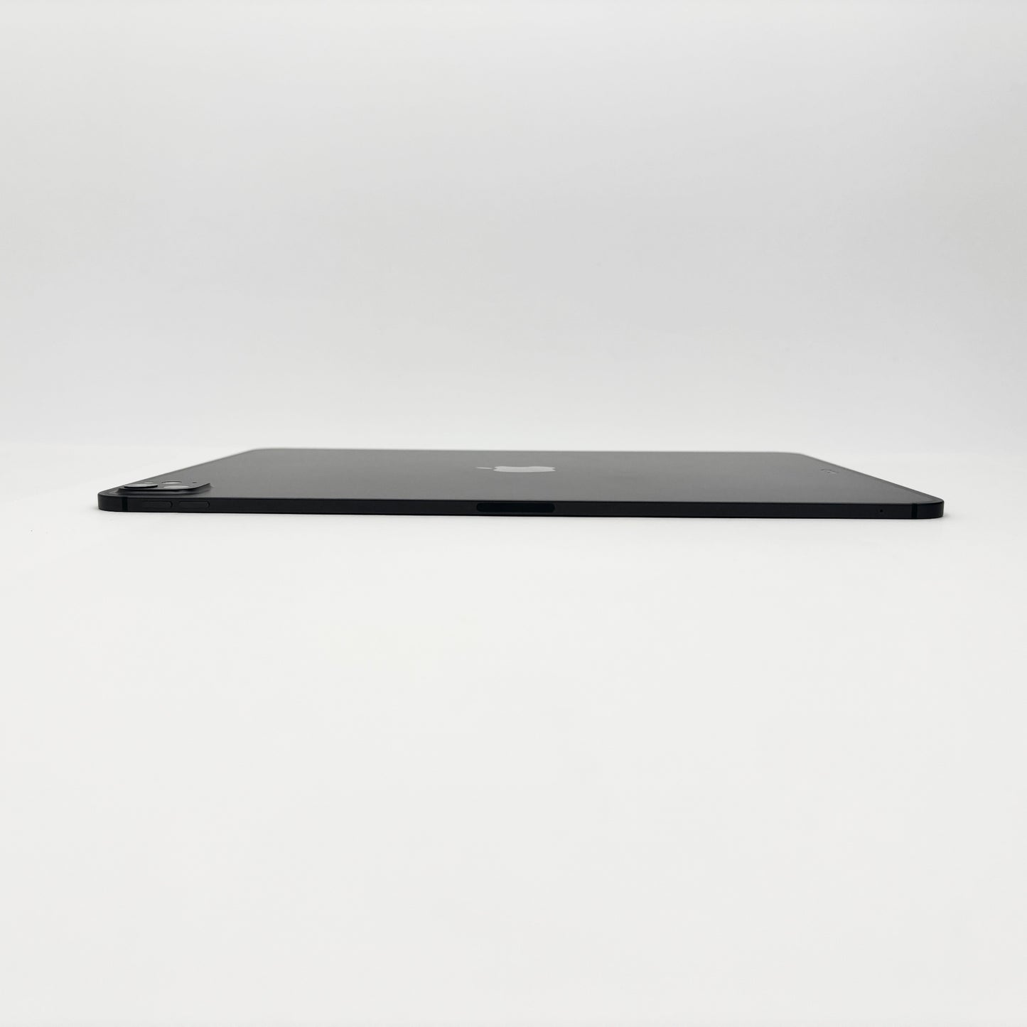美品 Apple iPad Pro 13インチ M5 Wi-Fi + Cellular 256GB ME7W4J/A スペースグライ スタンダードグラス バッテリー最大容量100%【C8532-80】