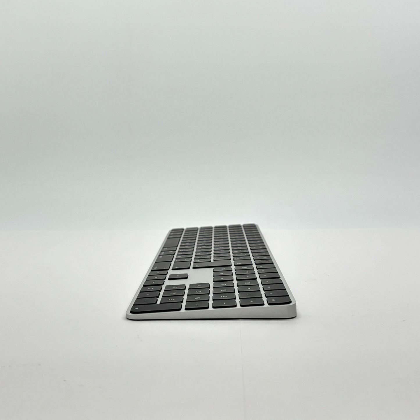 美品 Magic Keyboard Touch ID テンキー付 ブラック JIS MMMR3J/A スペースグレー【C8650-80】