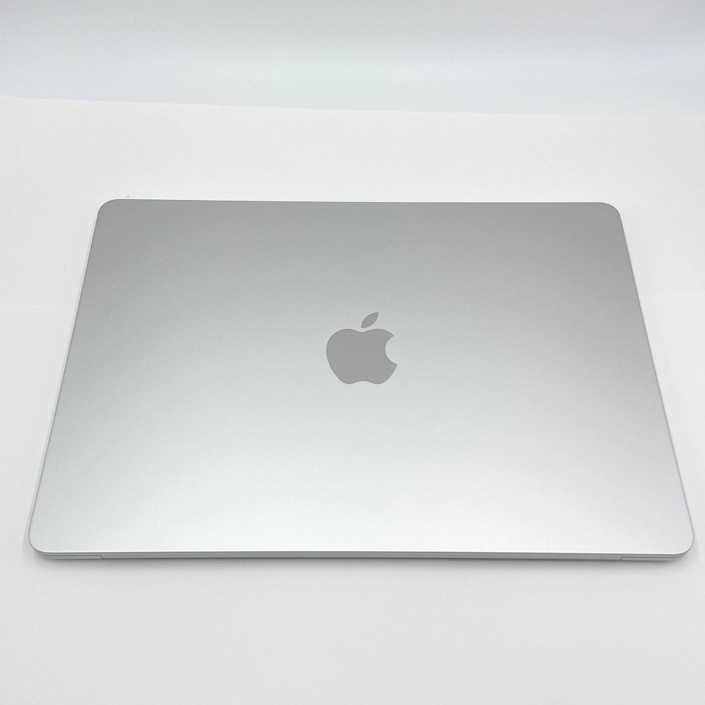 美品 Apple Mac book Air 13インチ M2 2022 8GB 256GB MLXY3J/A シルバー バッテリー最大容量100%  充放電回数20回【C5652-80】