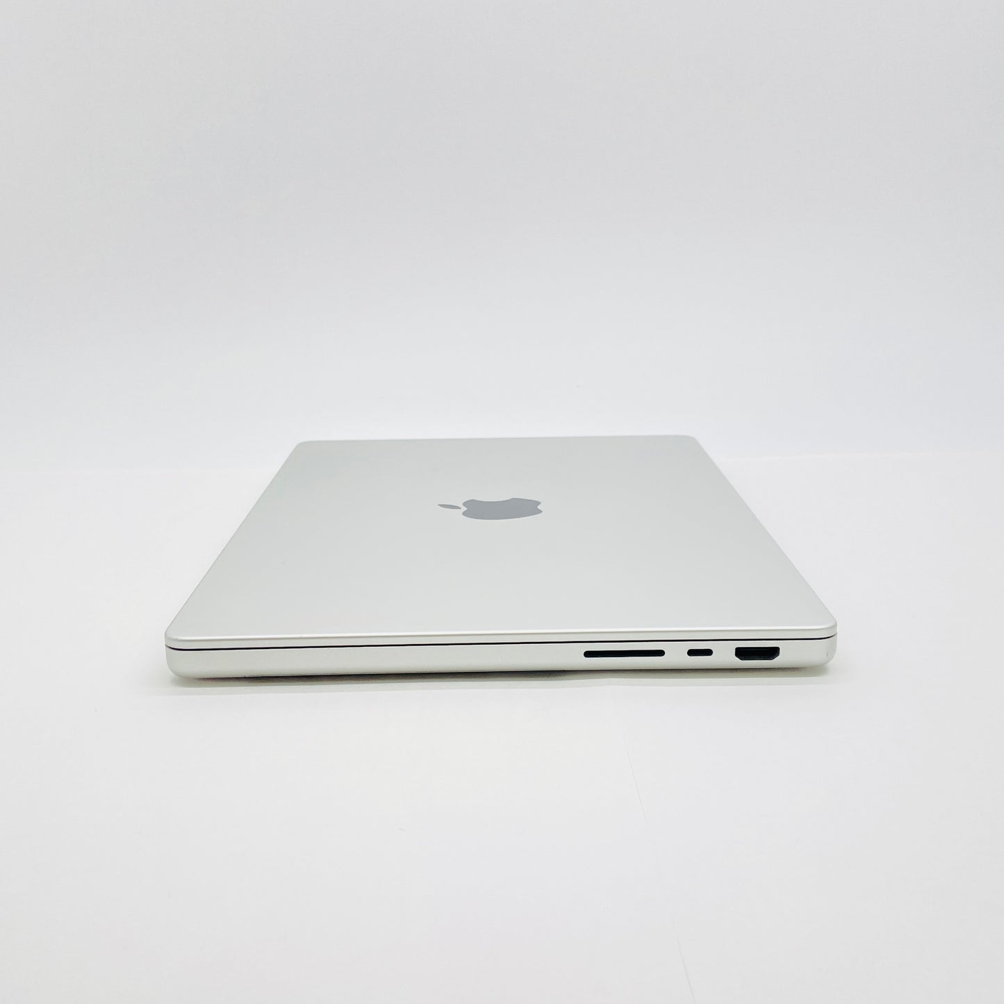 MacBook Pro 14インチ 2021 M1 Pro 8コアCPU 14コアGPU 16GB 512GB  MKGR3J/A シルバー【C7435-80】