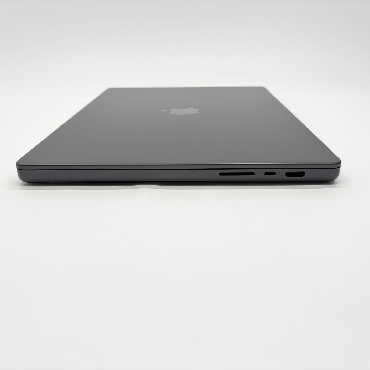 新品同様 美品 Apple MacBook Pro 16インチ MRW23J/A M3 Pro 36GB SSD 512GB スペースブラック 充放電回数8回 バッテリー最大容量99%【C7147-100】