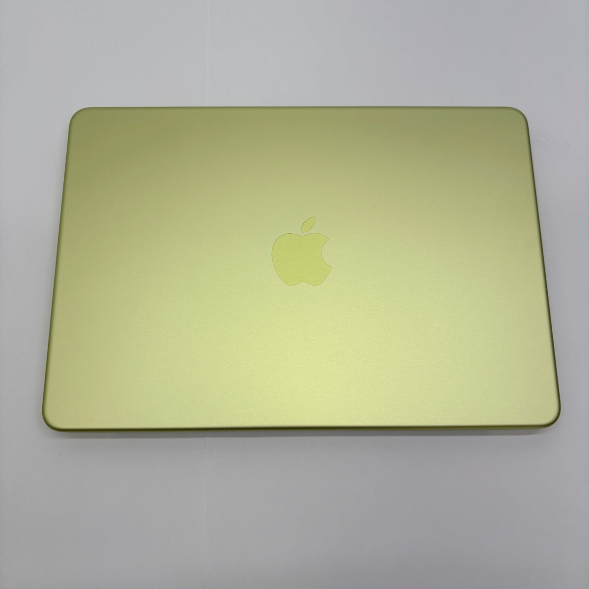 美品 Apple MacBook NEO MHFE4J/A 13インチ 8GB 512GB シトラス バッテリー最大容量100%【C9269-80】