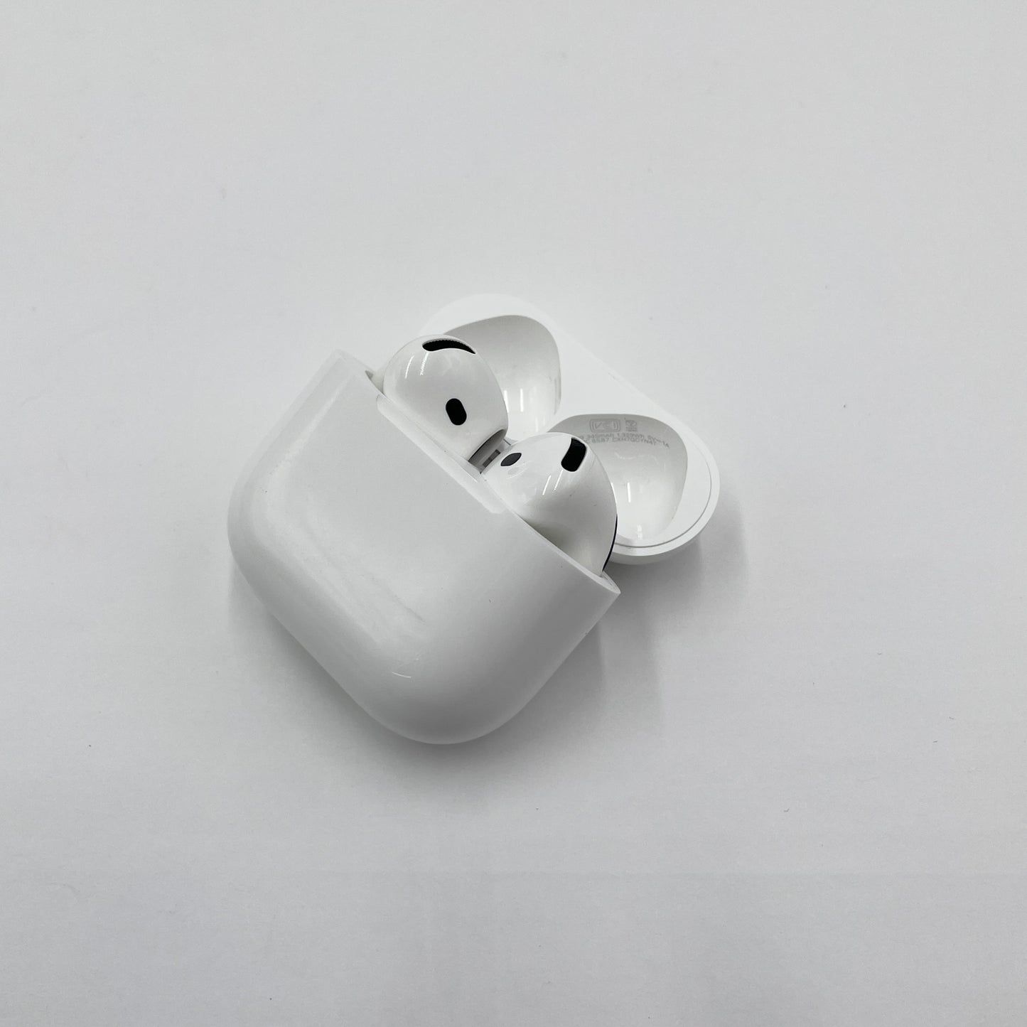 Apple AirPods 第4世代 アクティブノイズキャンセリング搭載モデル　【C4820-C】