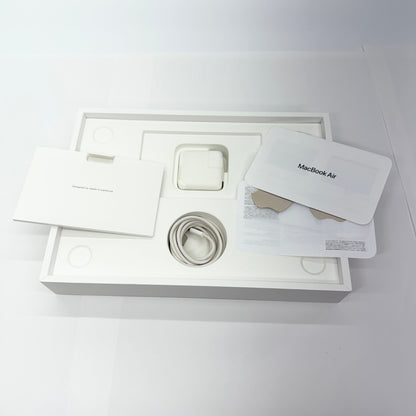 MacBook Air Liquid Retina 13.6インチ (Mid 2022) Apple M2 8コア/8GB/SSD 256GB スターライト MLY13J/A バッテリー最大容量93%【C5294-80】