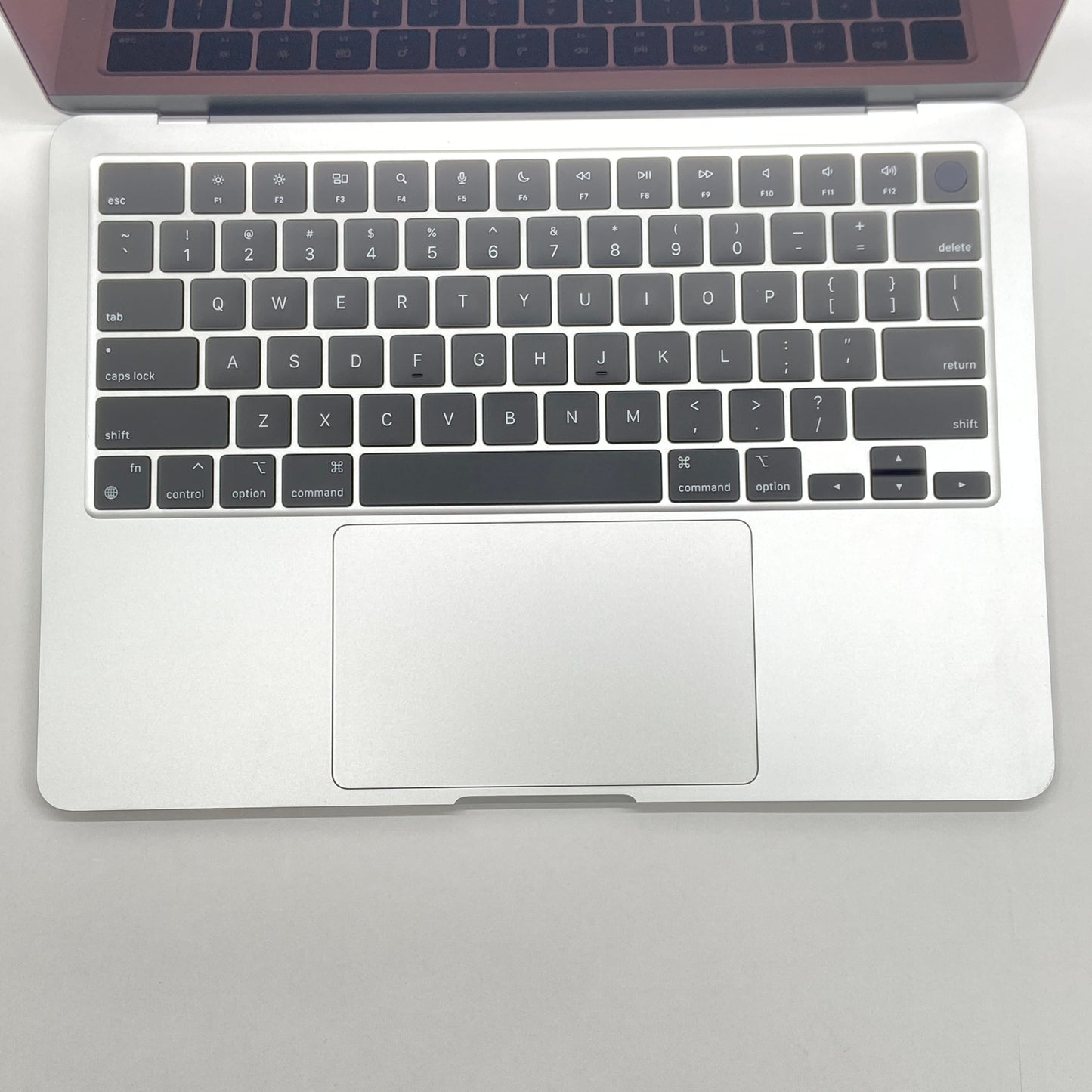 美品 MacBook Air M2 2022 8コアCPU 8コアGPU 16GB 512GB 充放電回数211回 バッテリー最大容量86% US配列 シルバー	【C7201-80】