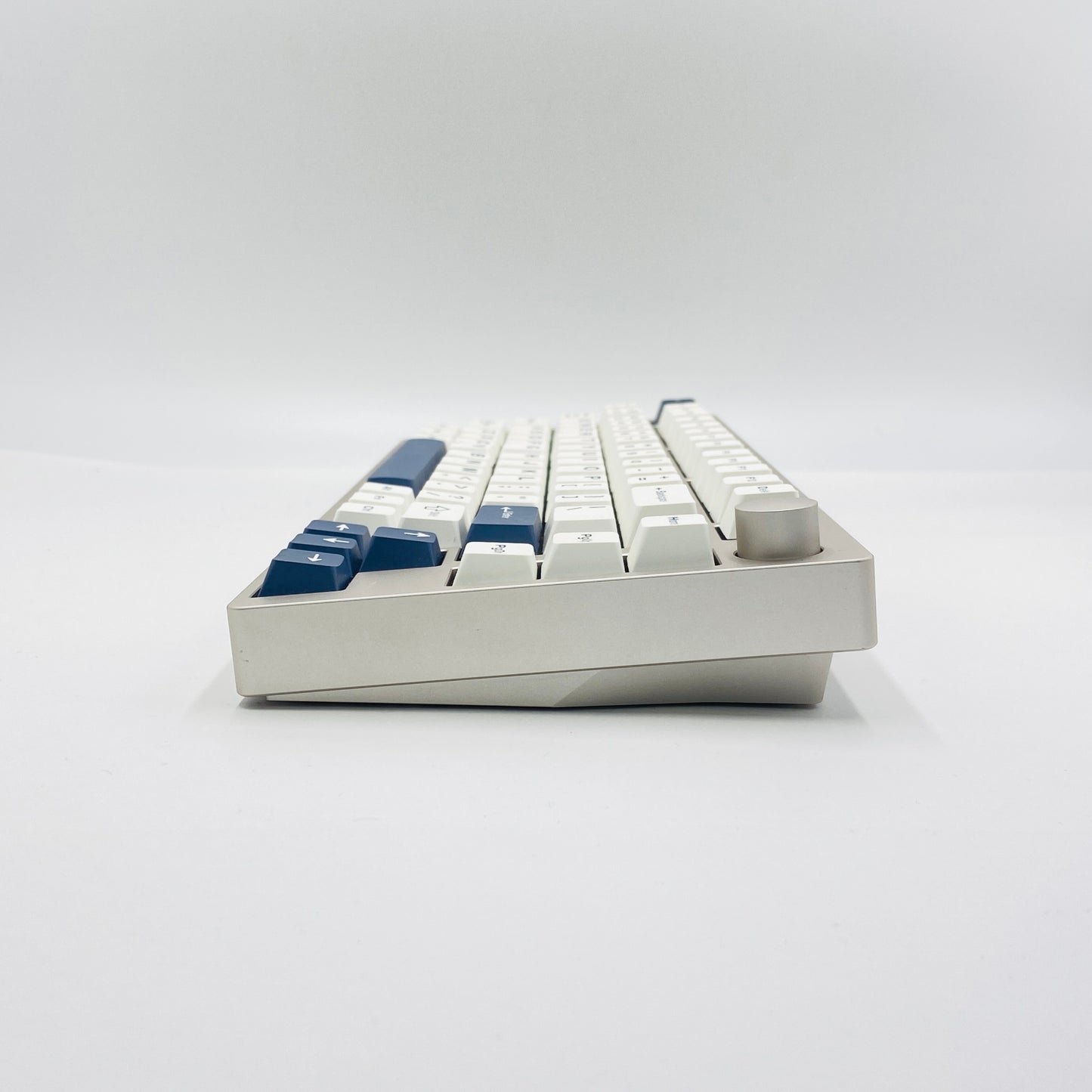 EPOMAKER P75 ワイヤレス アルミニウム メカニカルキーボード 柴藤花軸 【C7209-80】