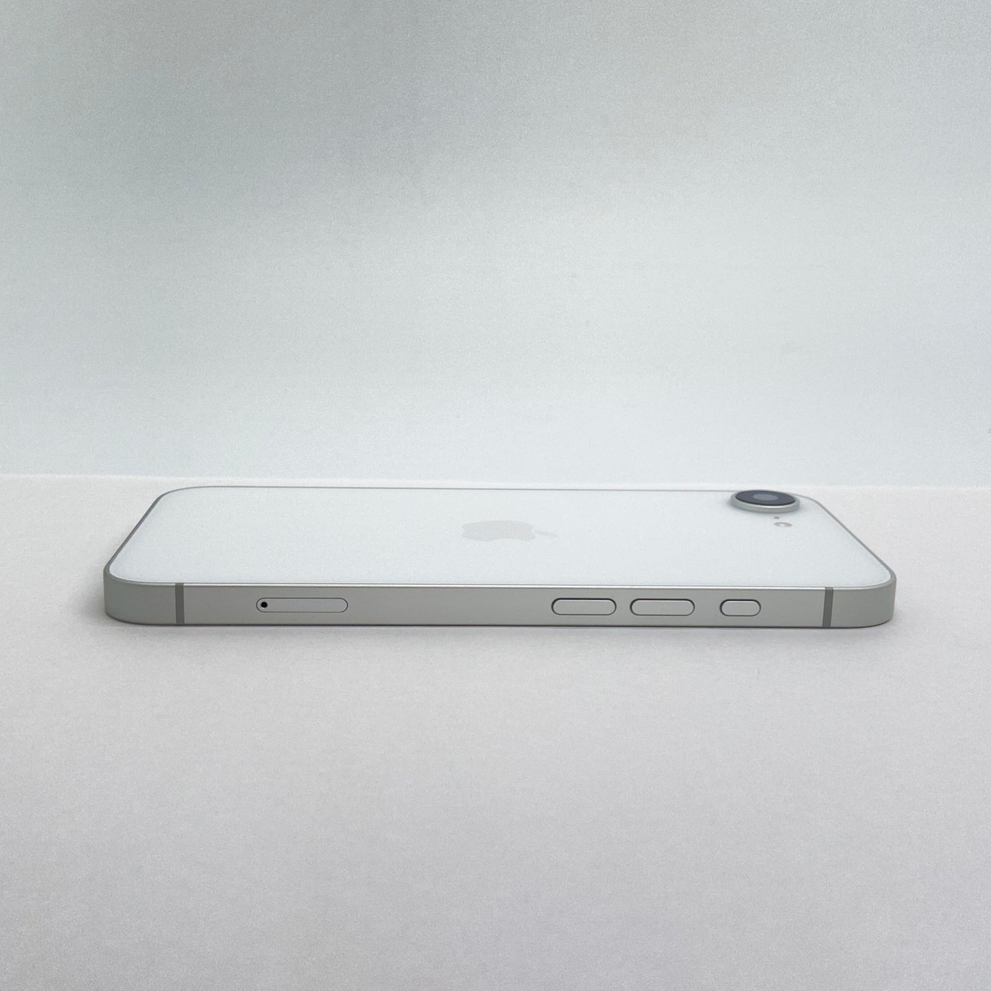 美品 iPhone 16e 128GB ホワイト MD1R4J/A SIMフリー  充放電回数6回 バッテリー最大容量100% 【C7188-C】